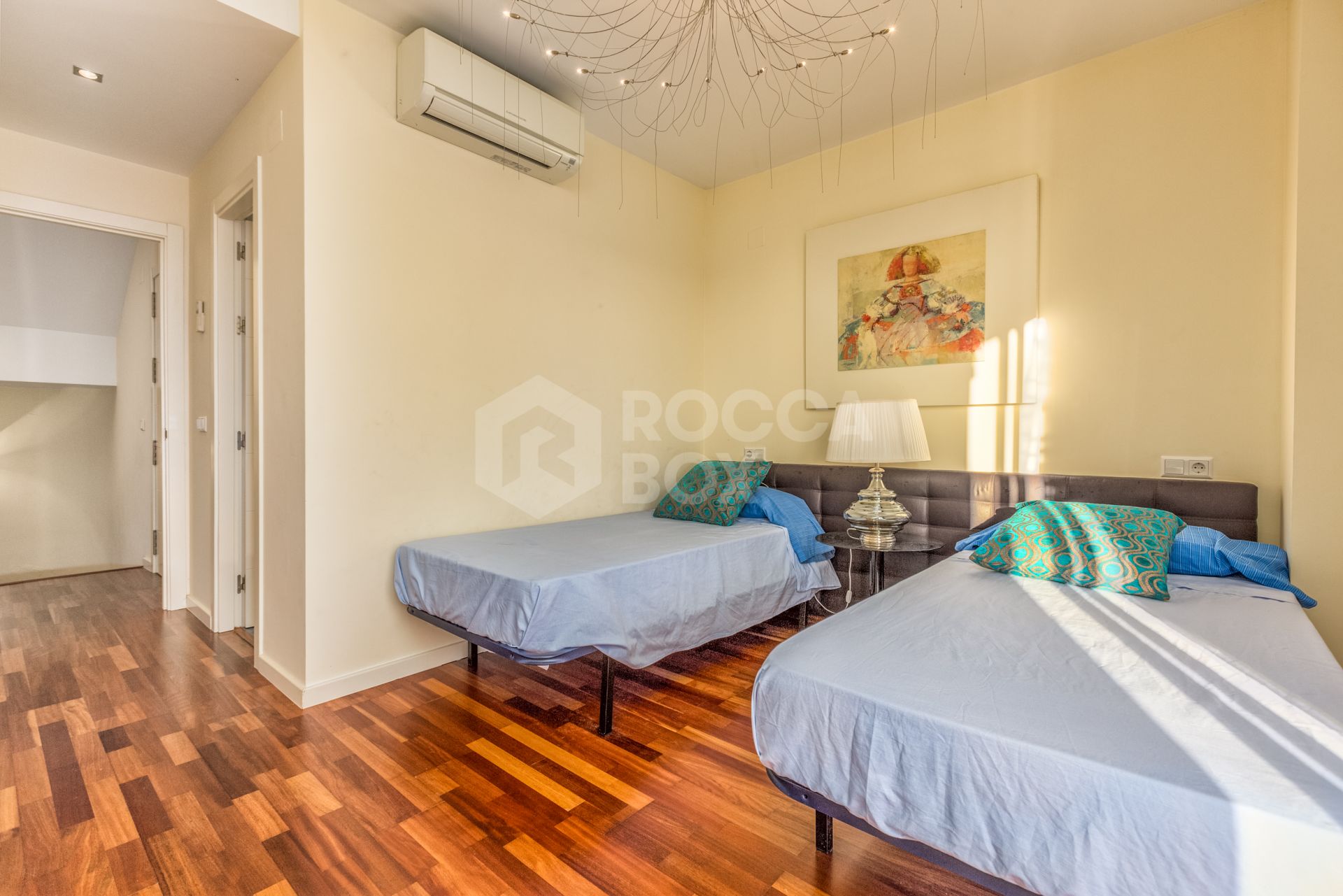 Fantastic LOW PRICE SEMI-DETACHED HOUSE!