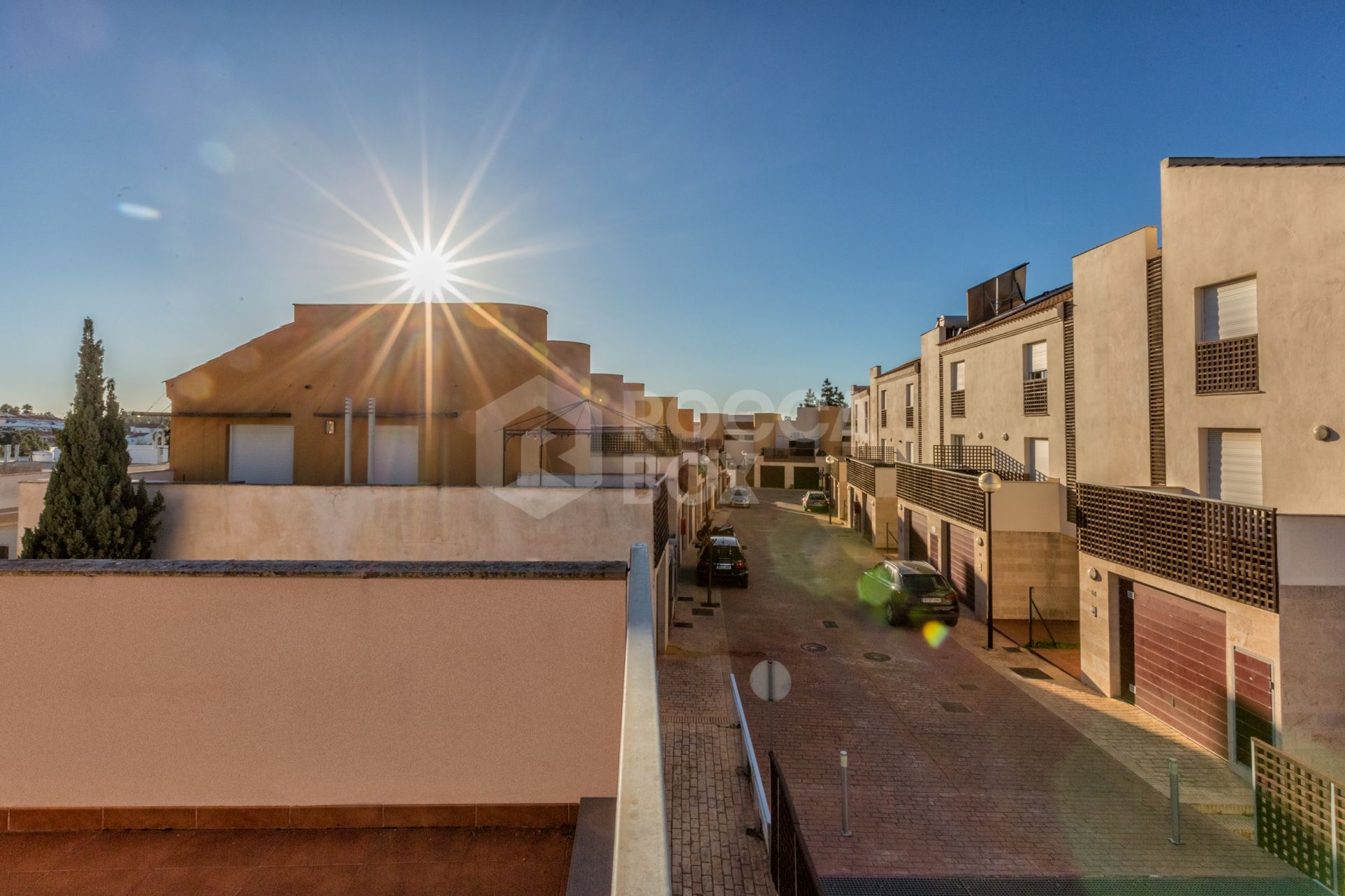 Fantastic LOW PRICE SEMI-DETACHED HOUSE!