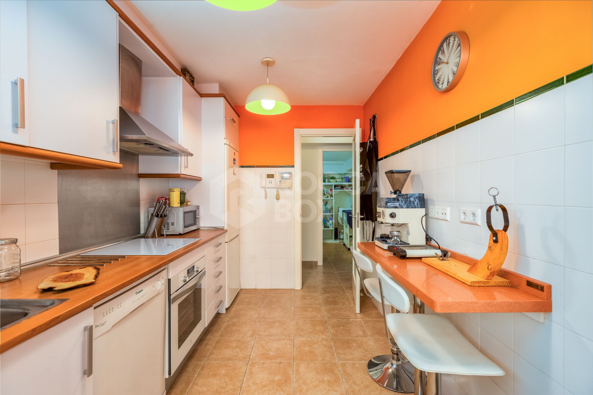 Fantastic LOW PRICE SEMI-DETACHED HOUSE!