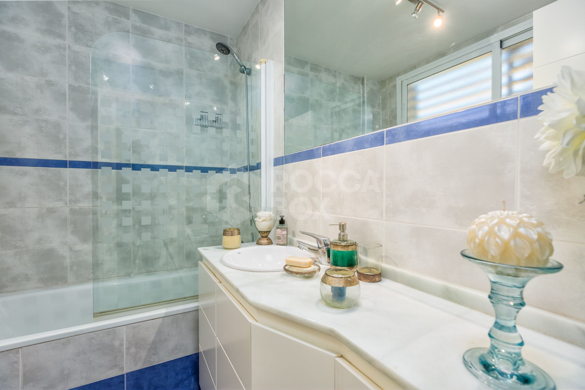 Fantastic LOW PRICE SEMI-DETACHED HOUSE!