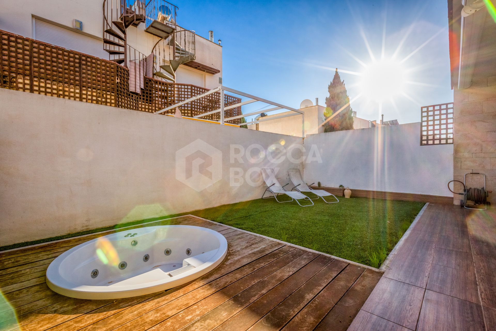 Fantastic LOW PRICE SEMI-DETACHED HOUSE!