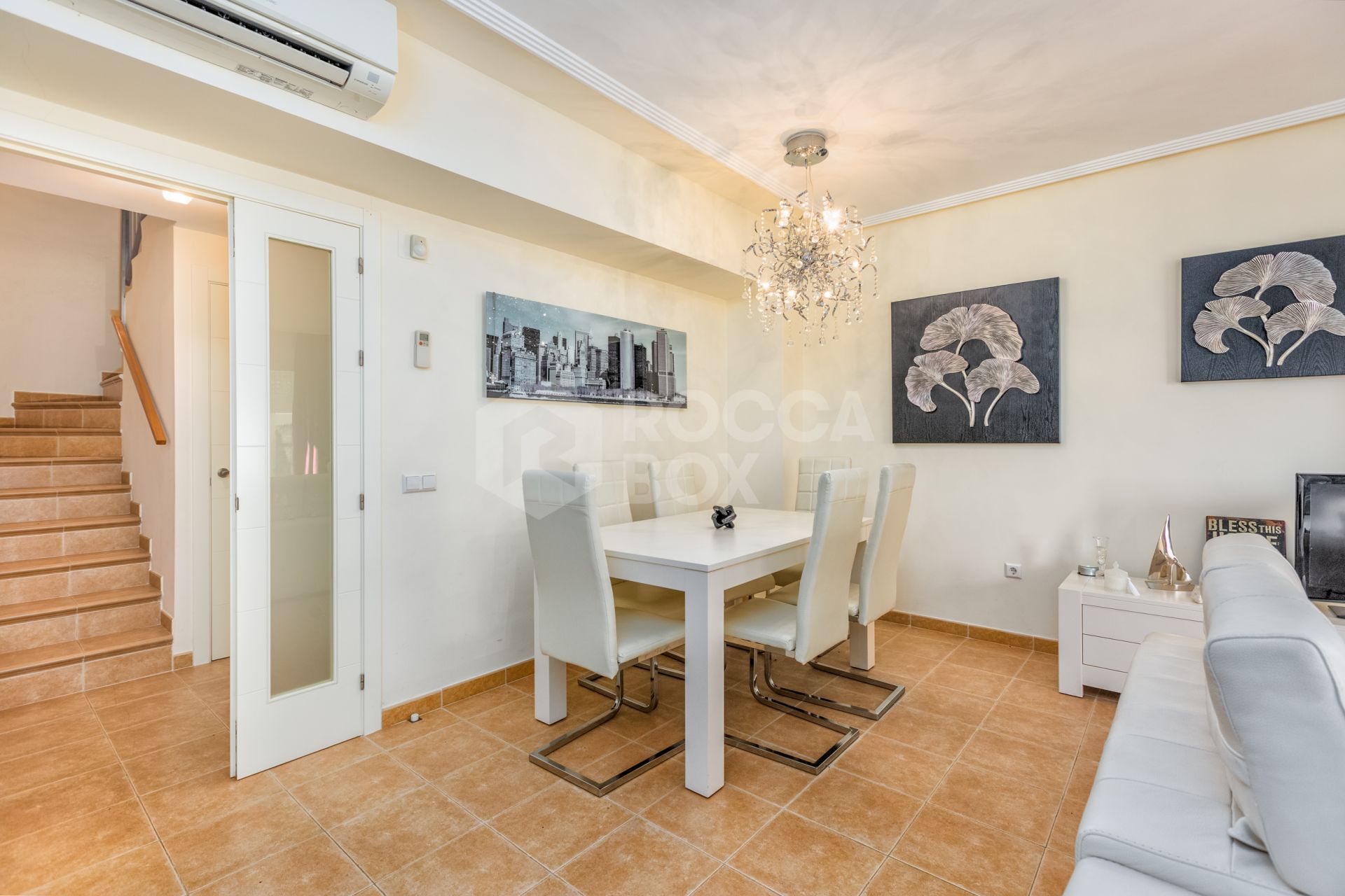 Fantastic LOW PRICE SEMI-DETACHED HOUSE!