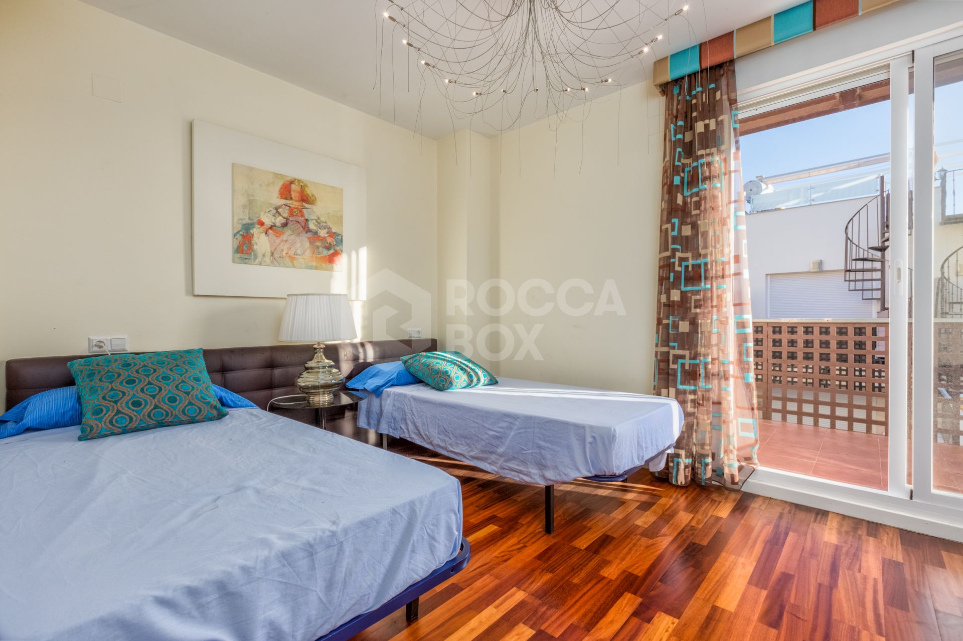 Fantastic LOW PRICE SEMI-DETACHED HOUSE!
