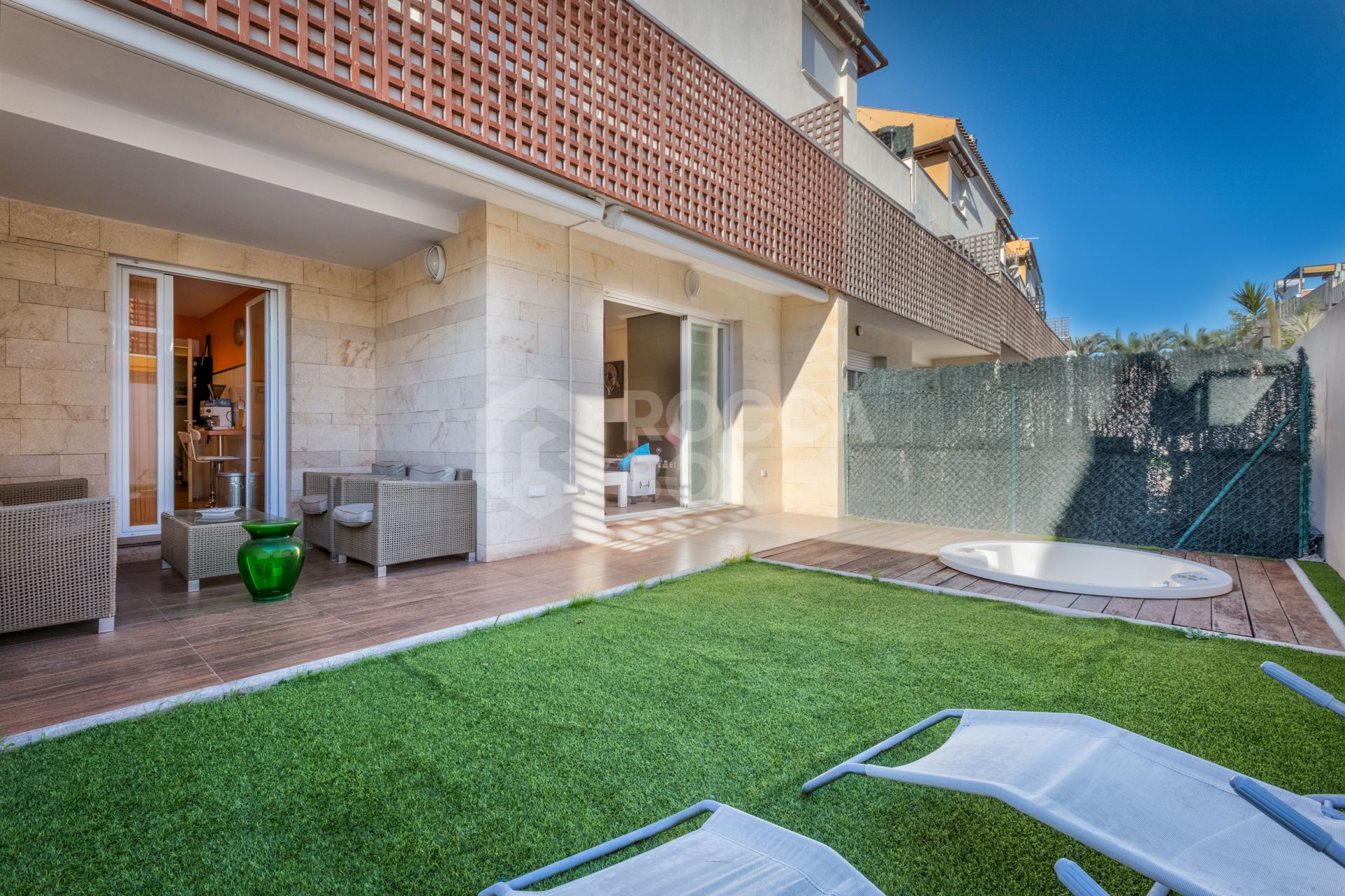 Fantastic LOW PRICE SEMI-DETACHED HOUSE!