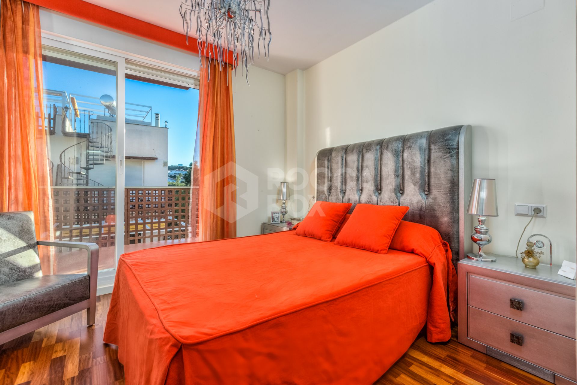 Fantastic LOW PRICE SEMI-DETACHED HOUSE!