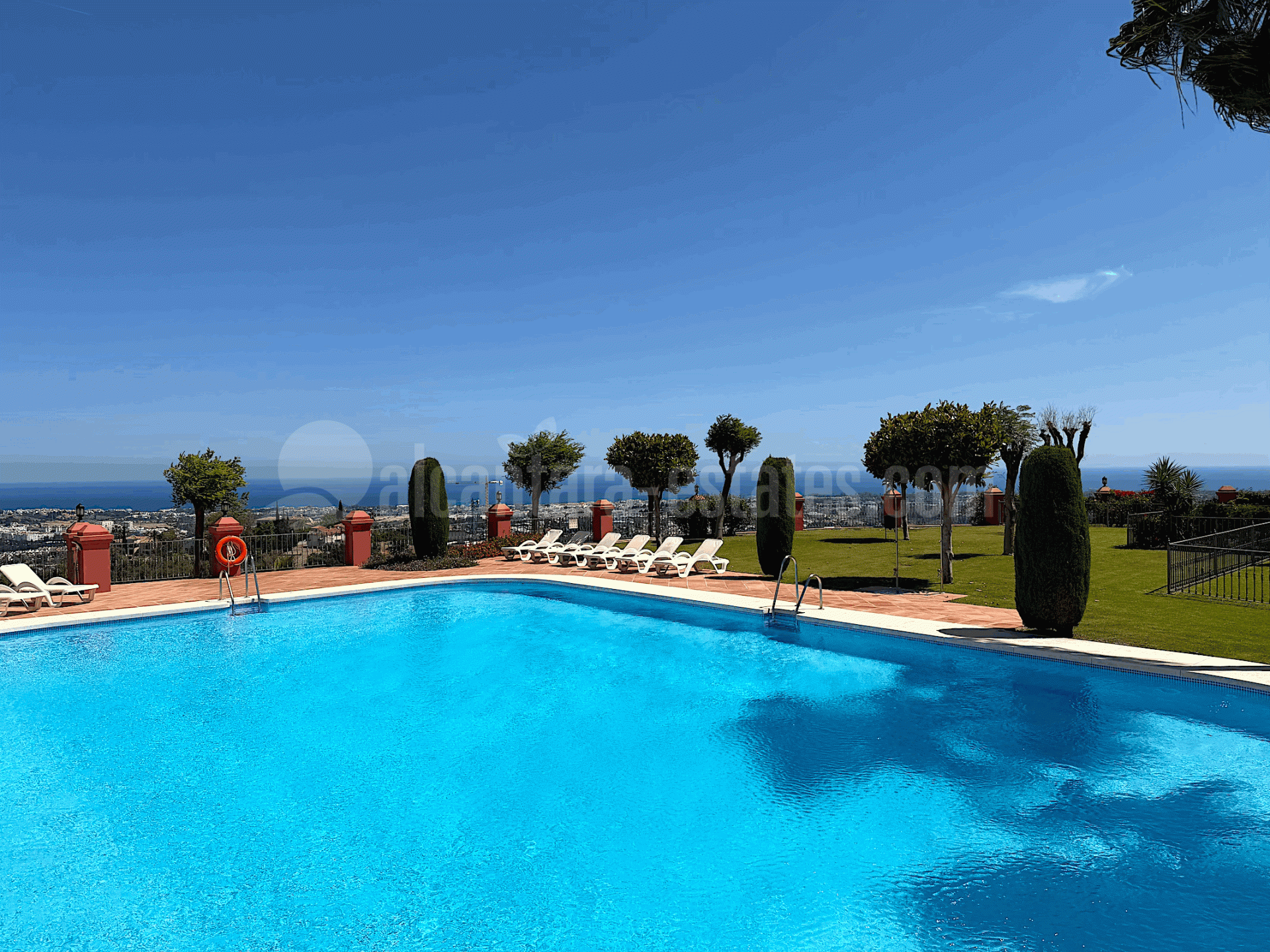 Apartamento Planta Baja en Monte Halcones, Benahavis