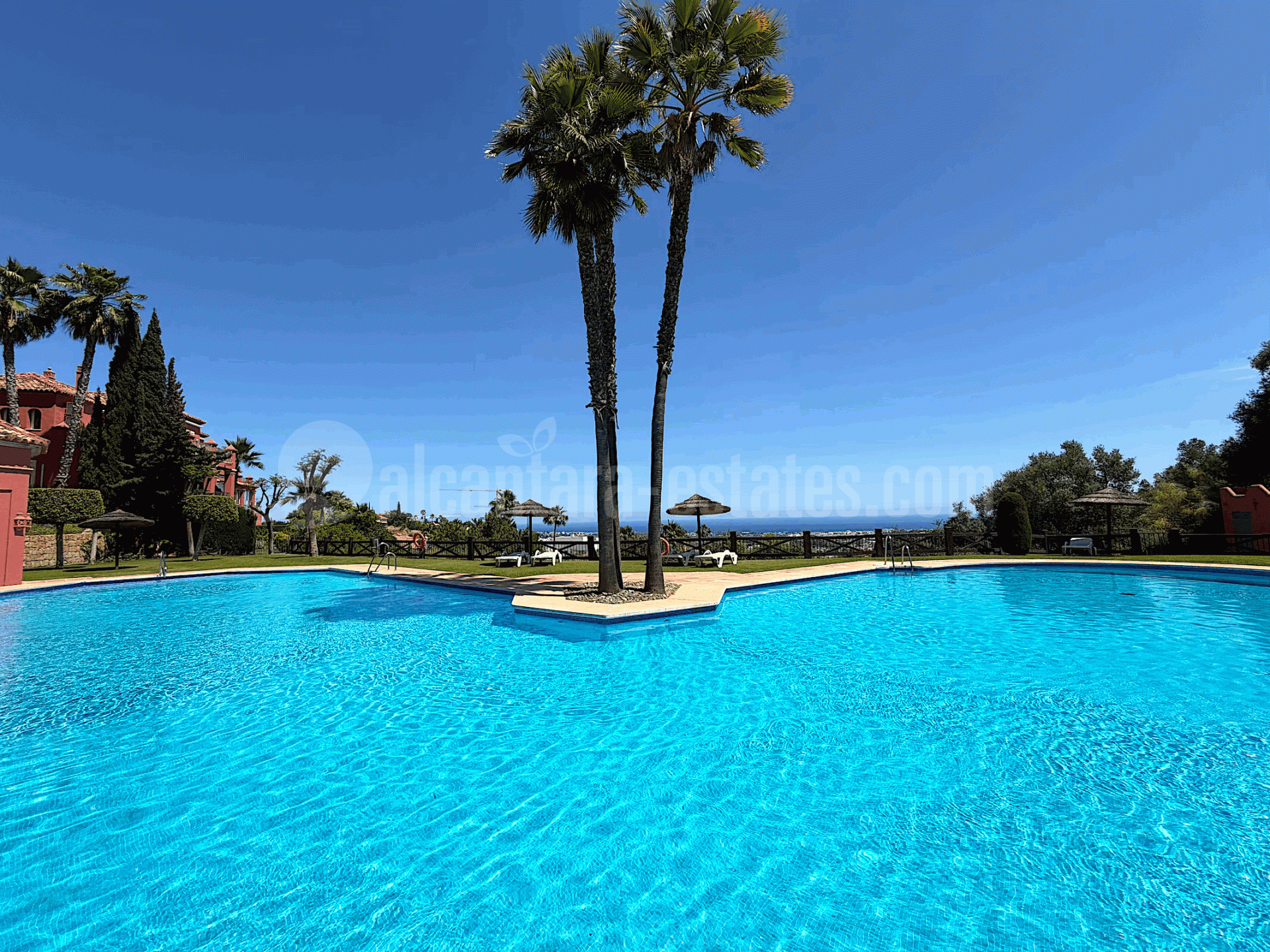 Apartamento Planta Baja en Monte Halcones, Benahavis