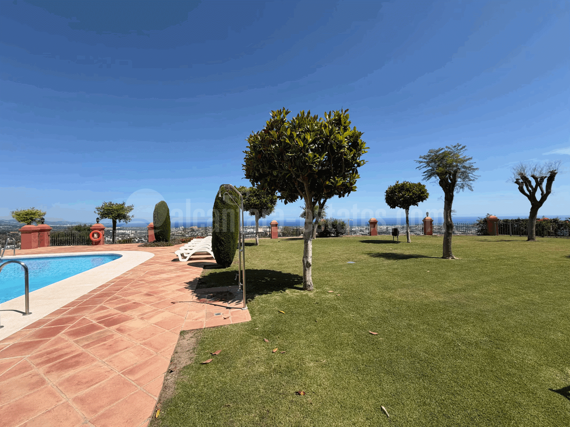 Apartamento Planta Baja en Monte Halcones, Benahavis