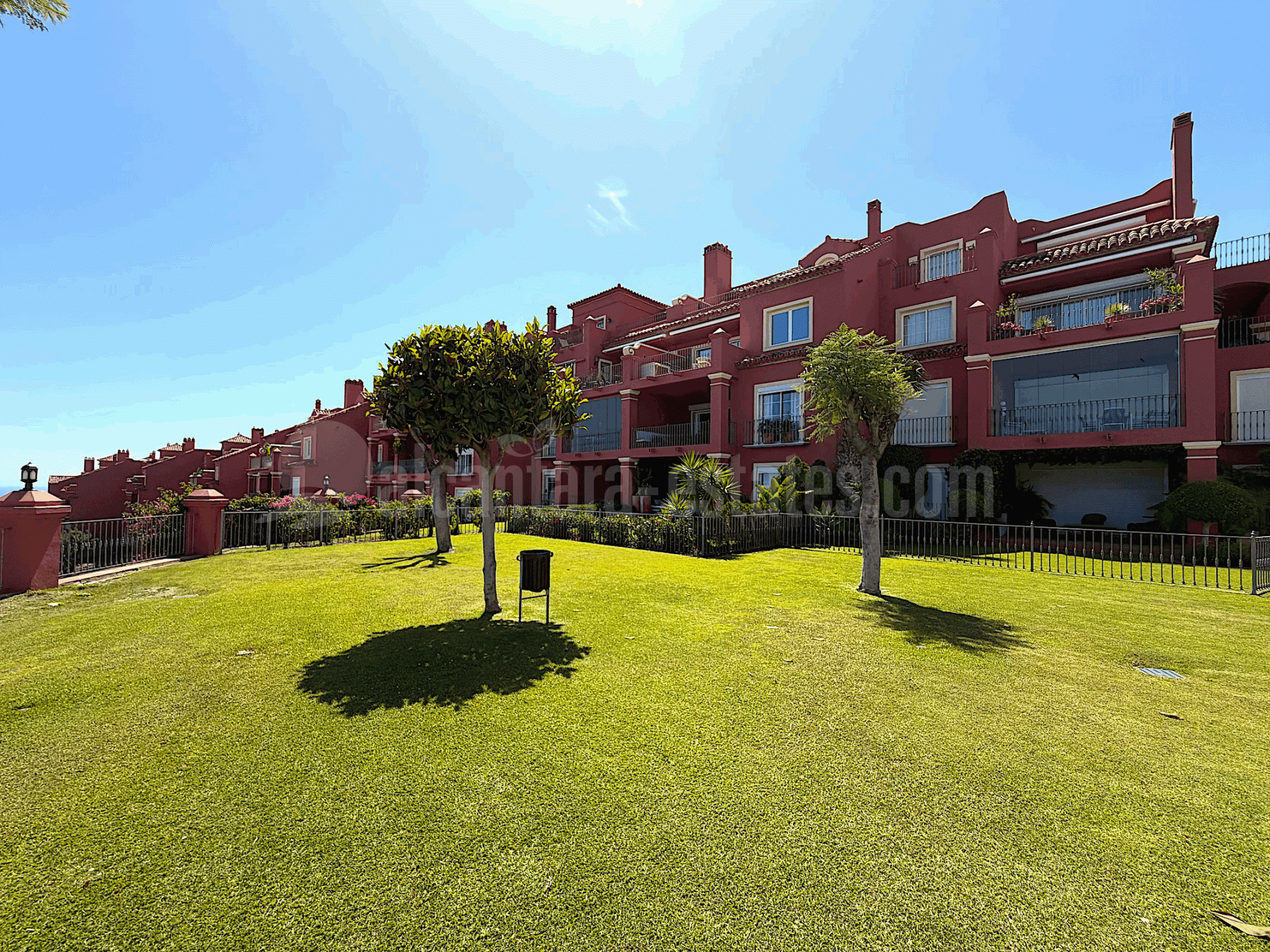 Apartamento Planta Baja en Monte Halcones, Benahavis