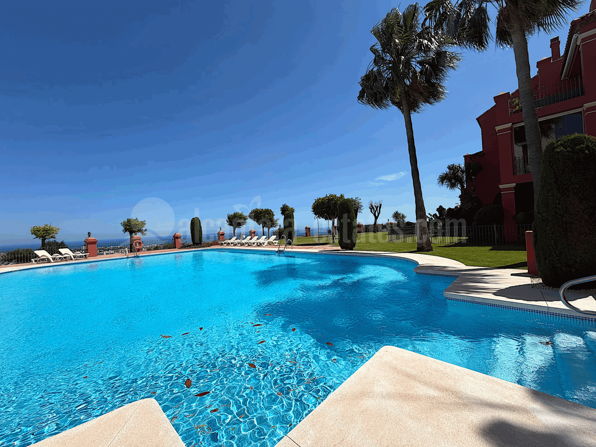 Apartamento Planta Baja en Monte Halcones, Benahavis