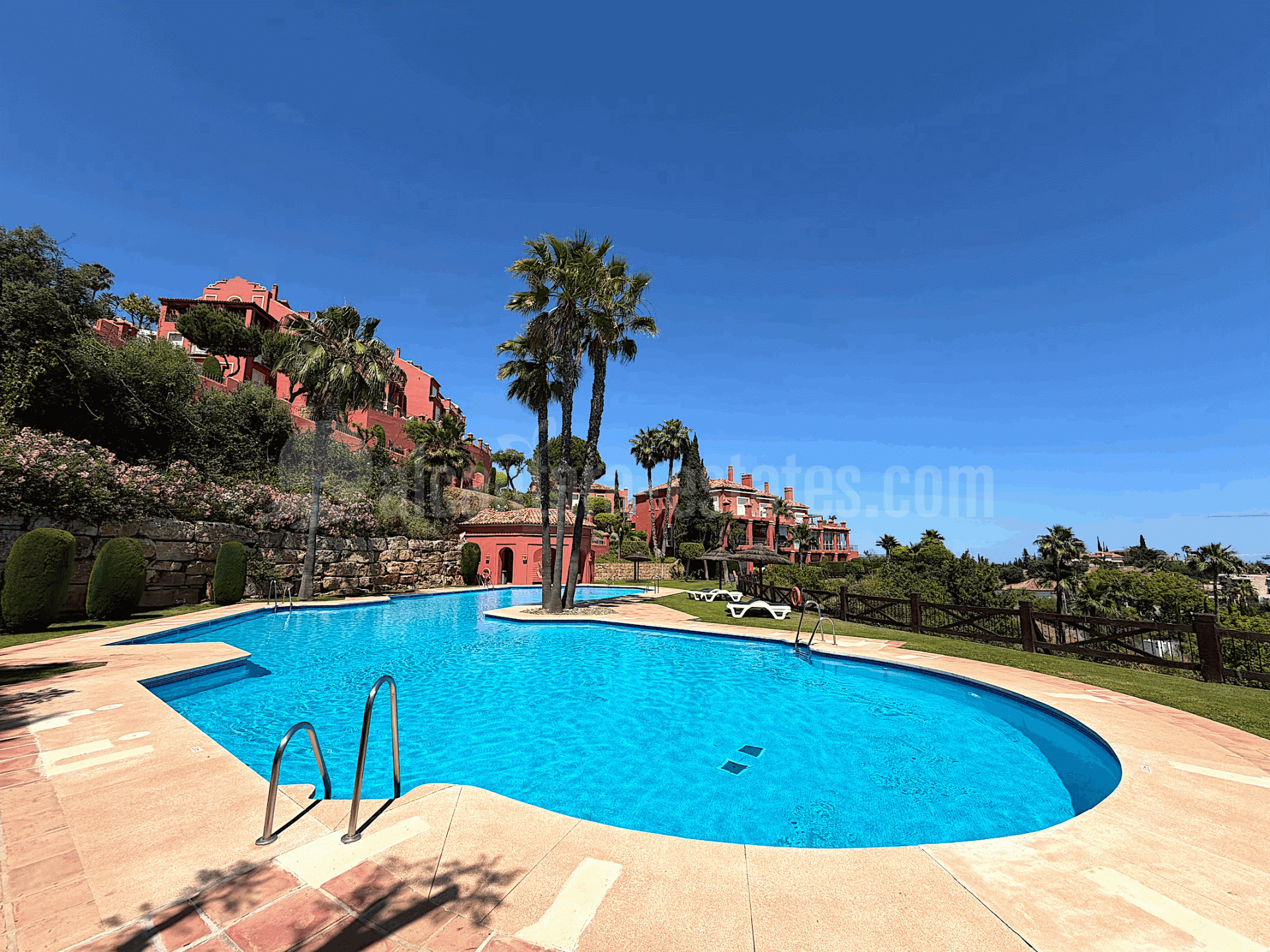 Apartamento Planta Baja en Monte Halcones, Benahavis