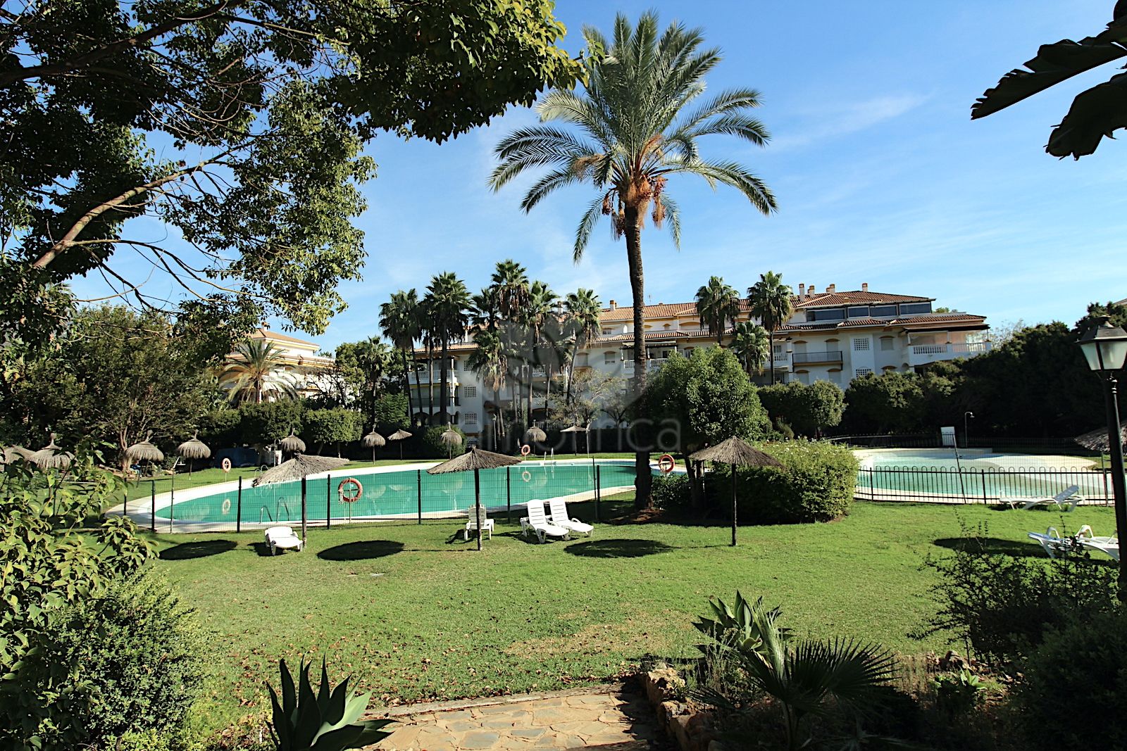 Apartamento Planta Baja en Nueva Andalucia, Marbella
