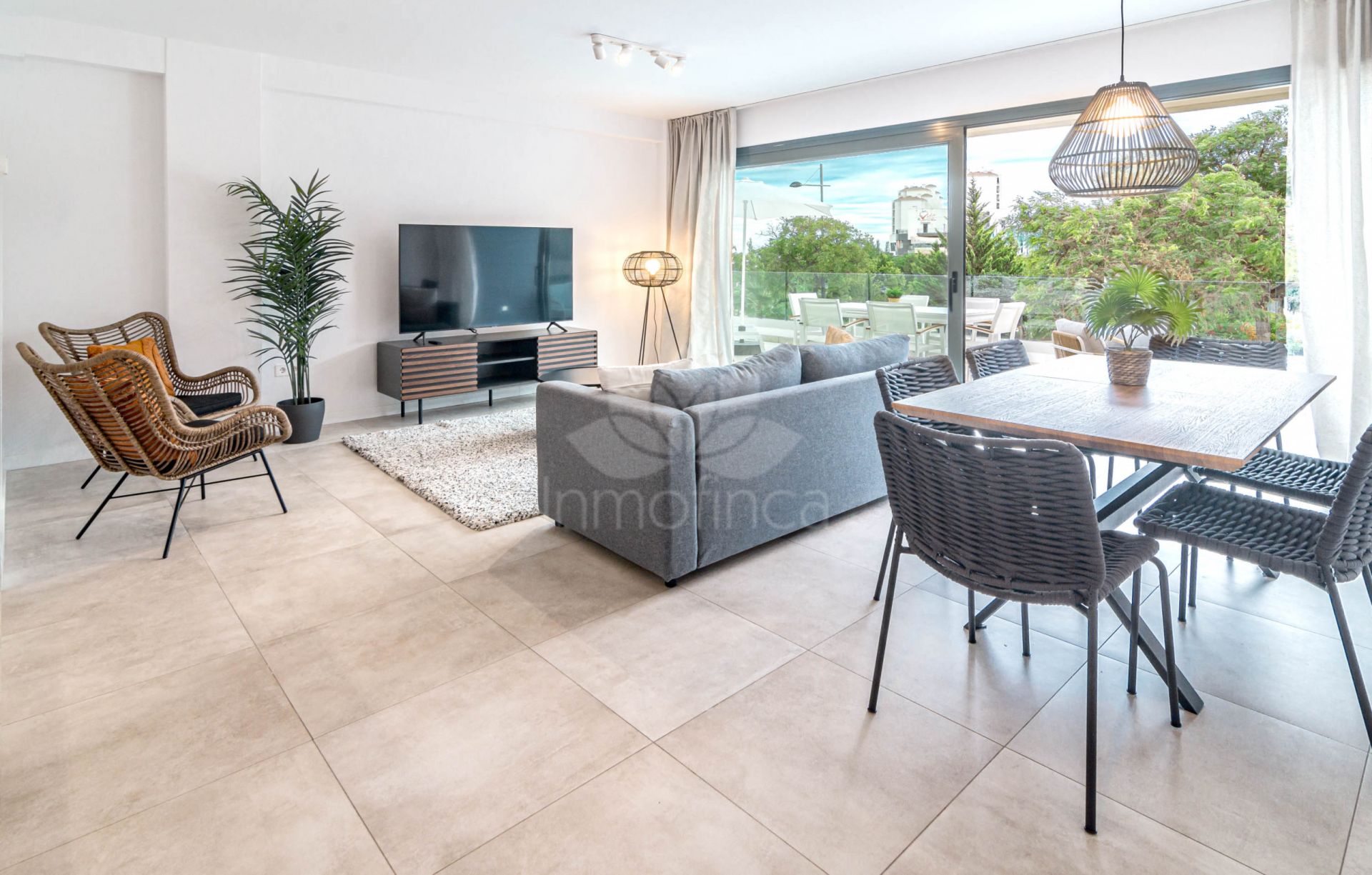 Apartamento en Las Mesas, Estepona