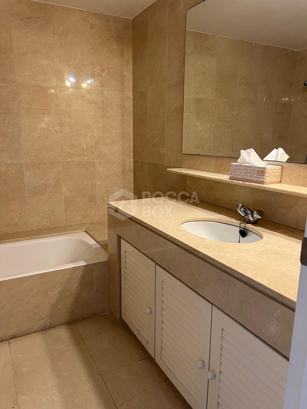 *Charming Marina Apartment with Stunning Sea Views in Sotogrande Port*