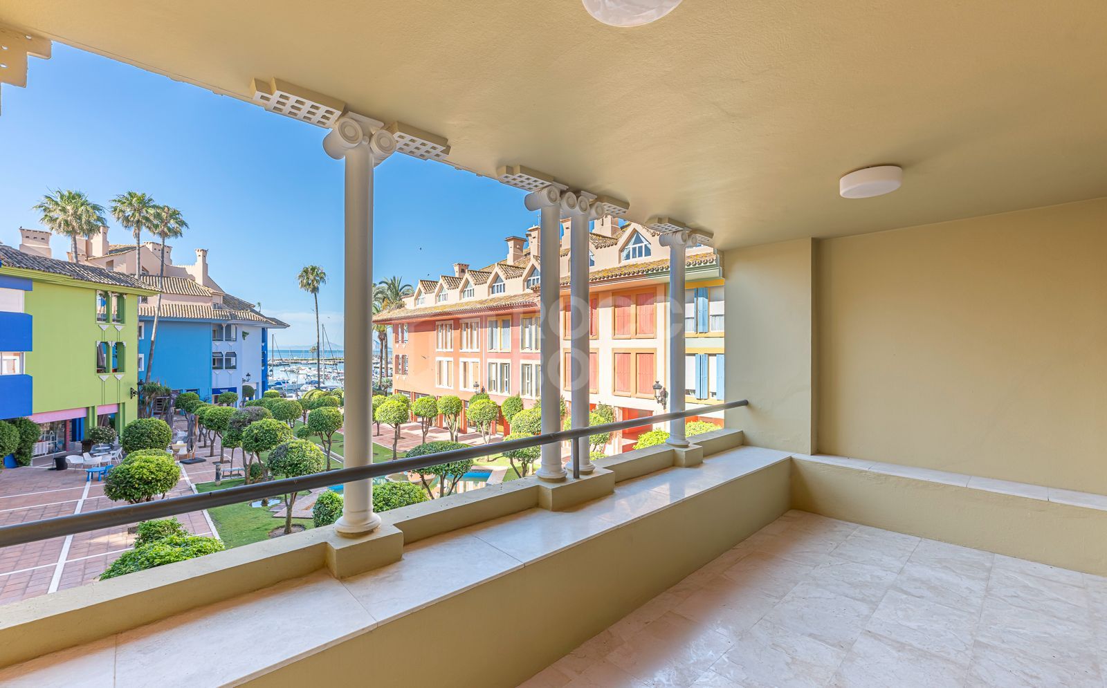 *Charming Marina Apartment with Stunning Sea Views in Sotogrande Port*