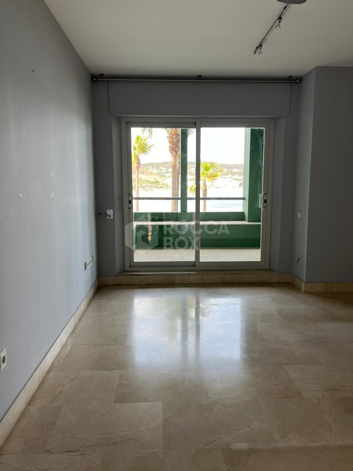 *Charming Marina Apartment with Stunning Sea Views in Sotogrande Port*
