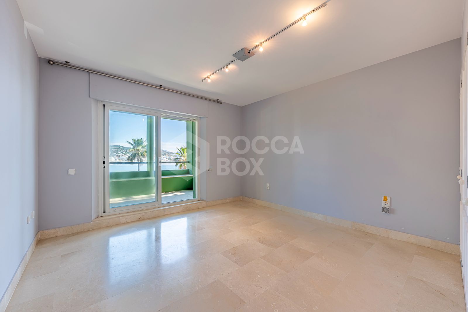 *Charming Marina Apartment with Stunning Sea Views in Sotogrande Port*