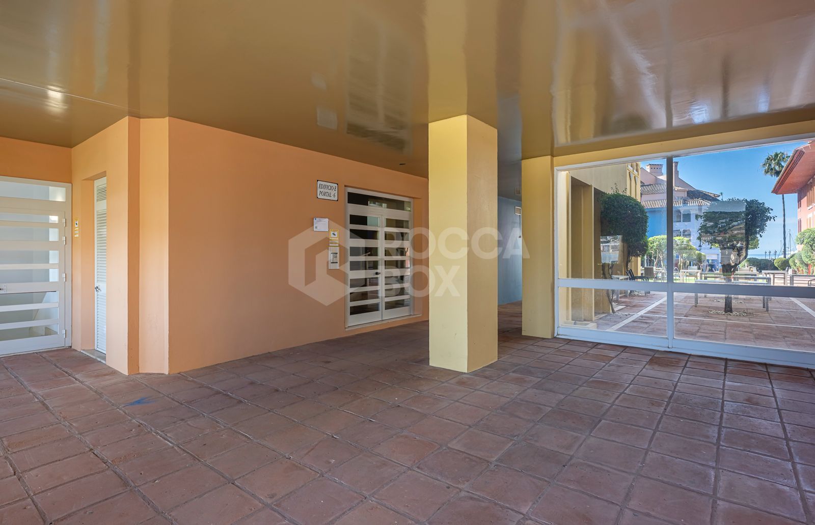 *Charming Marina Apartment with Stunning Sea Views in Sotogrande Port*