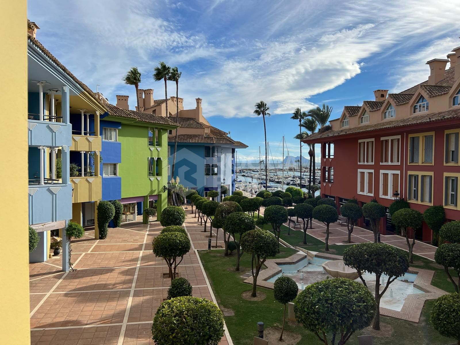 *Charming Marina Apartment with Stunning Sea Views in Sotogrande Port*
