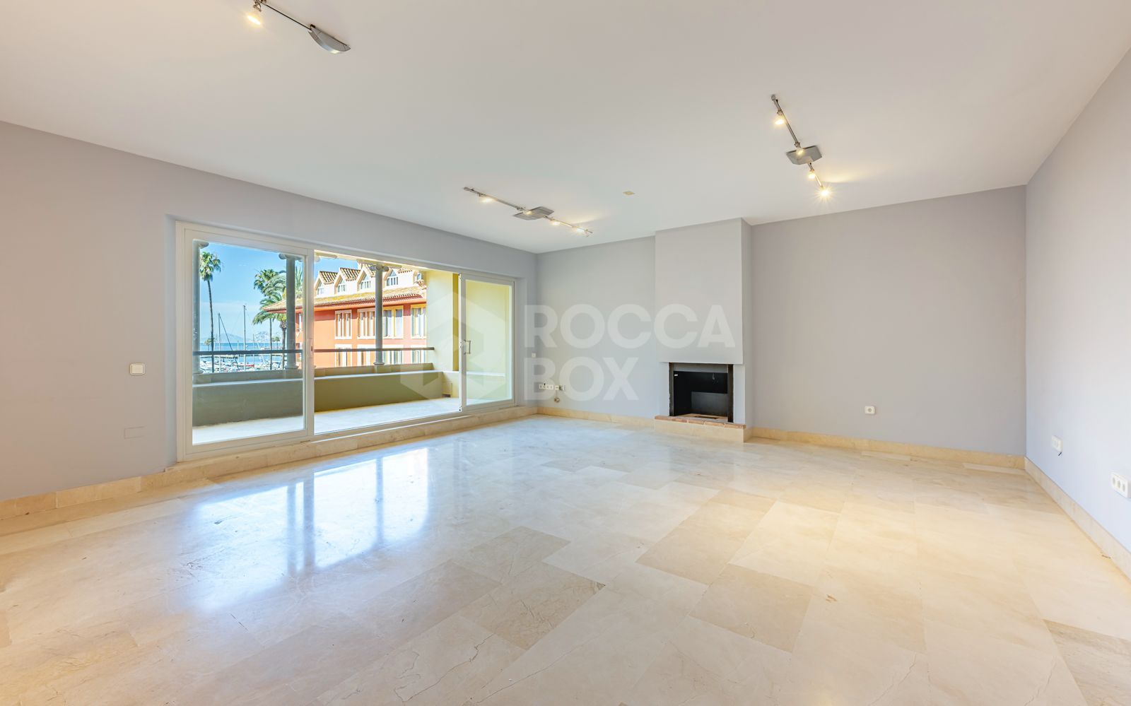 *Charming Marina Apartment with Stunning Sea Views in Sotogrande Port*