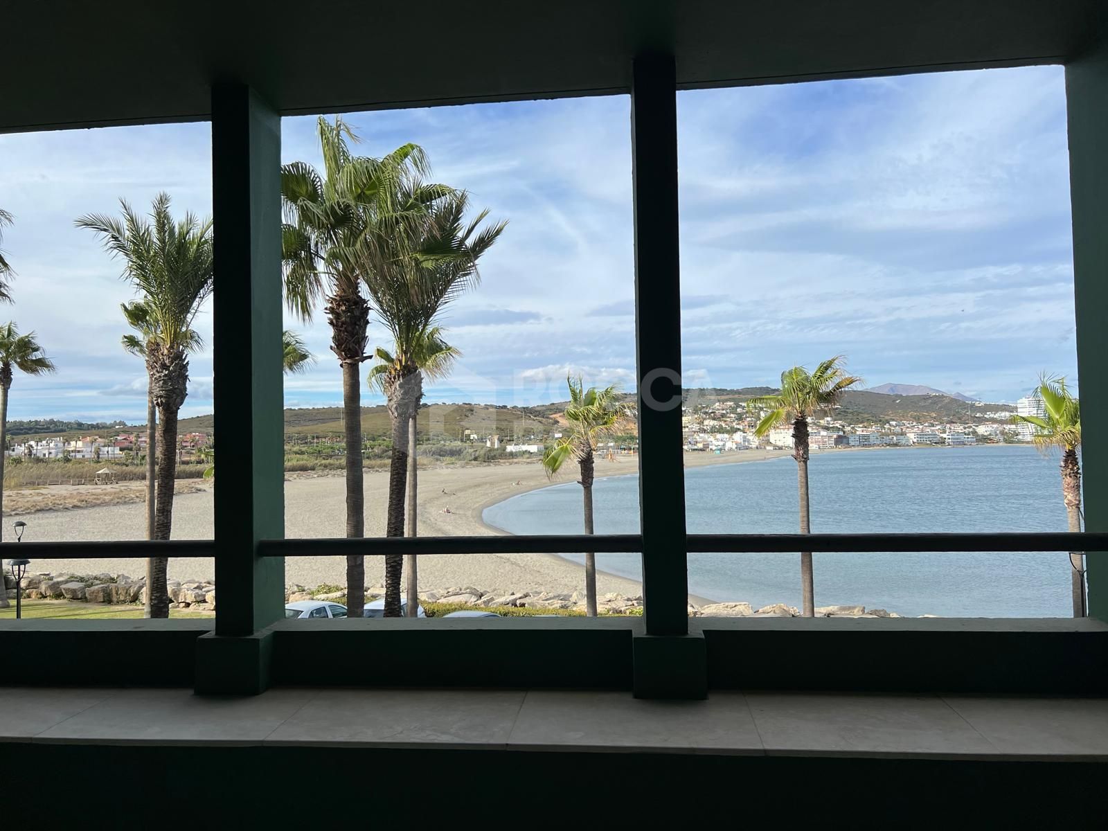 *Charming Marina Apartment with Stunning Sea Views in Sotogrande Port*