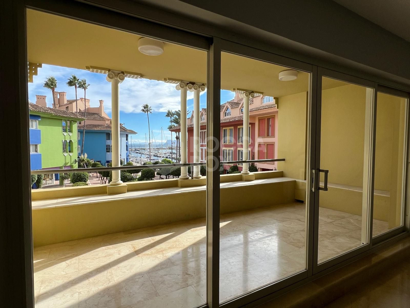 *Charming Marina Apartment with Stunning Sea Views in Sotogrande Port*