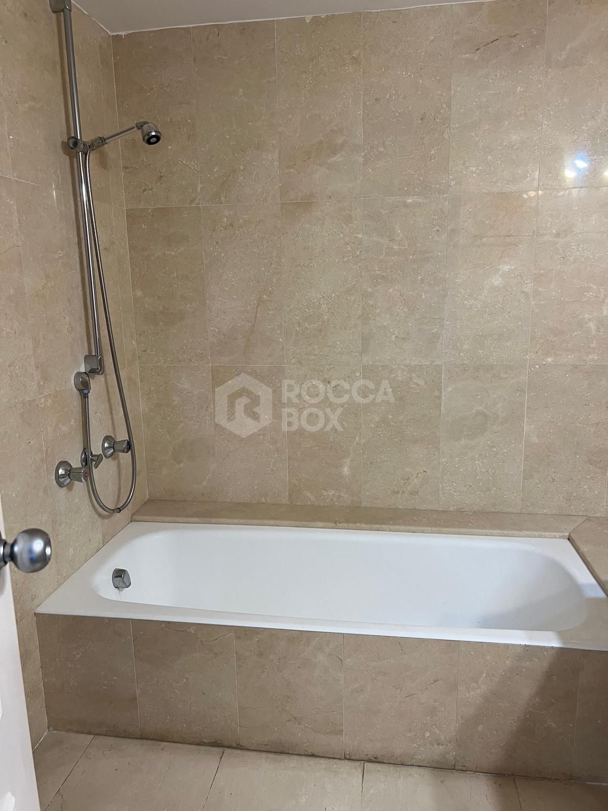 *Charming Marina Apartment with Stunning Sea Views in Sotogrande Port*