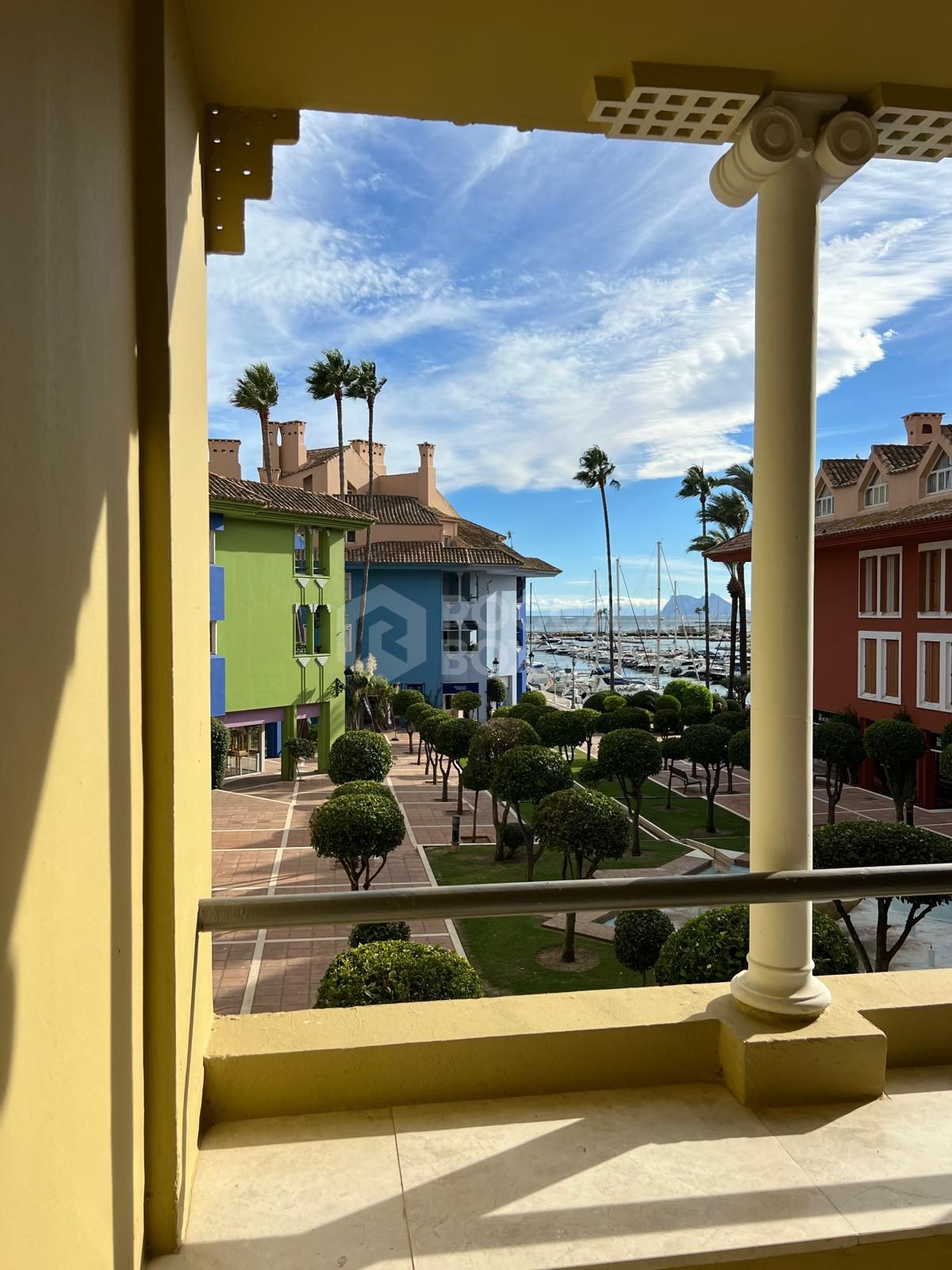 *Charming Marina Apartment with Stunning Sea Views in Sotogrande Port*