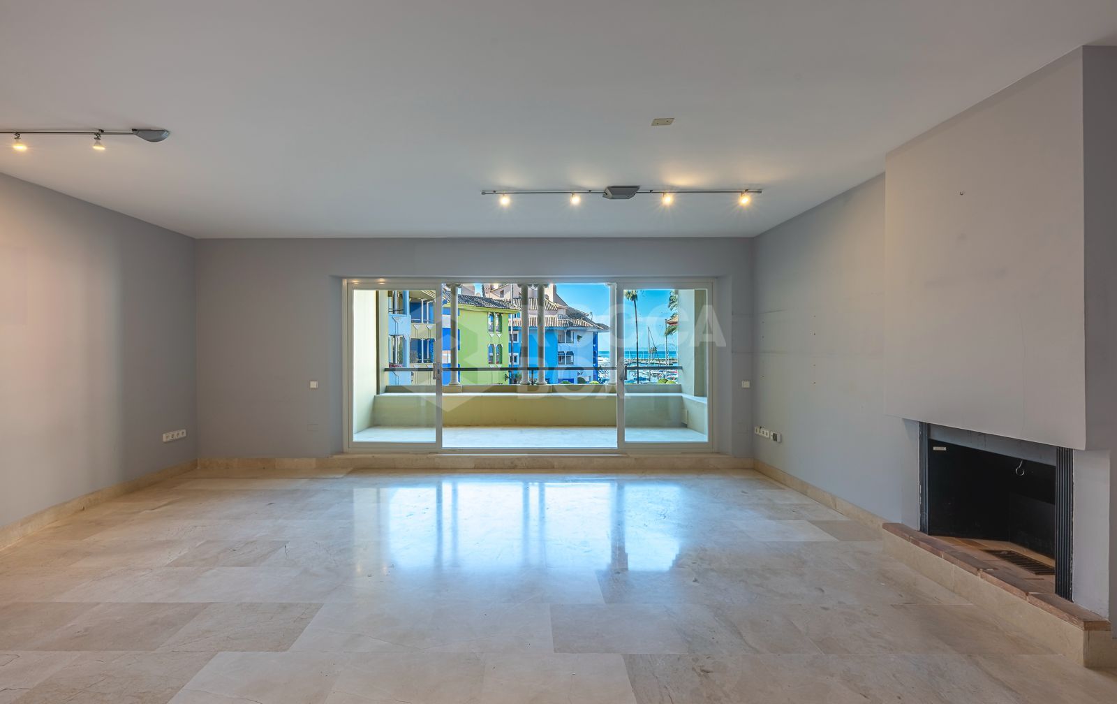 *Charming Marina Apartment with Stunning Sea Views in Sotogrande Port*