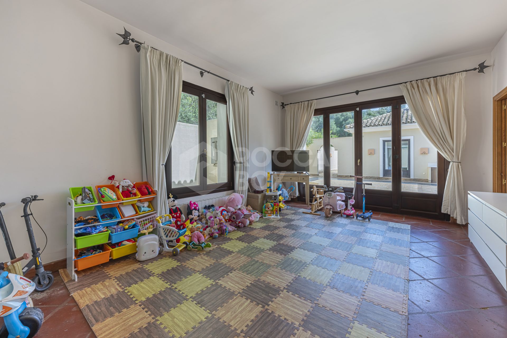 5 bedroom Expansive garden