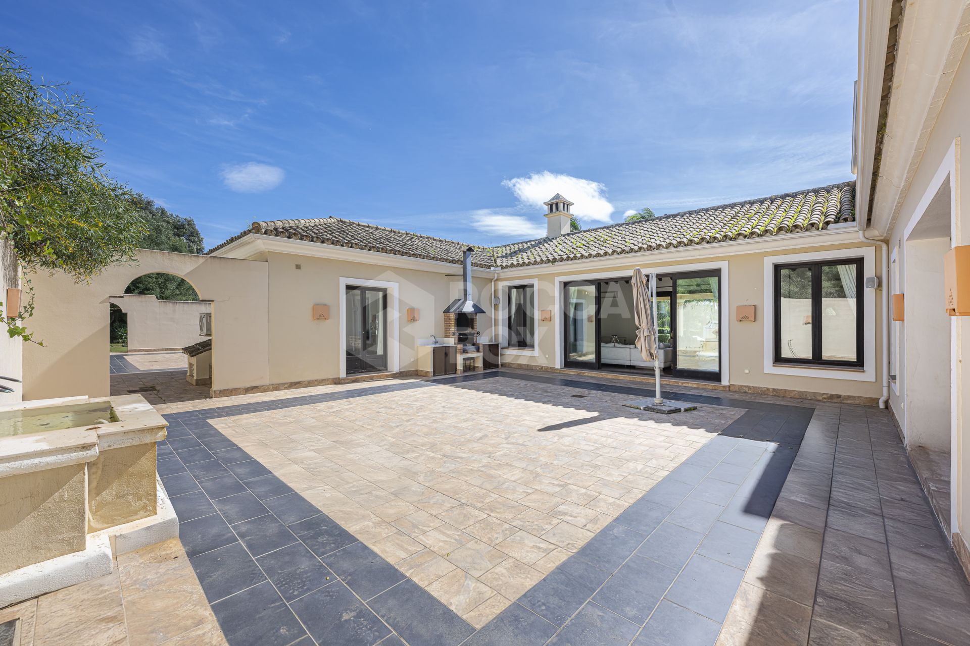 5 bedroom Expansive garden