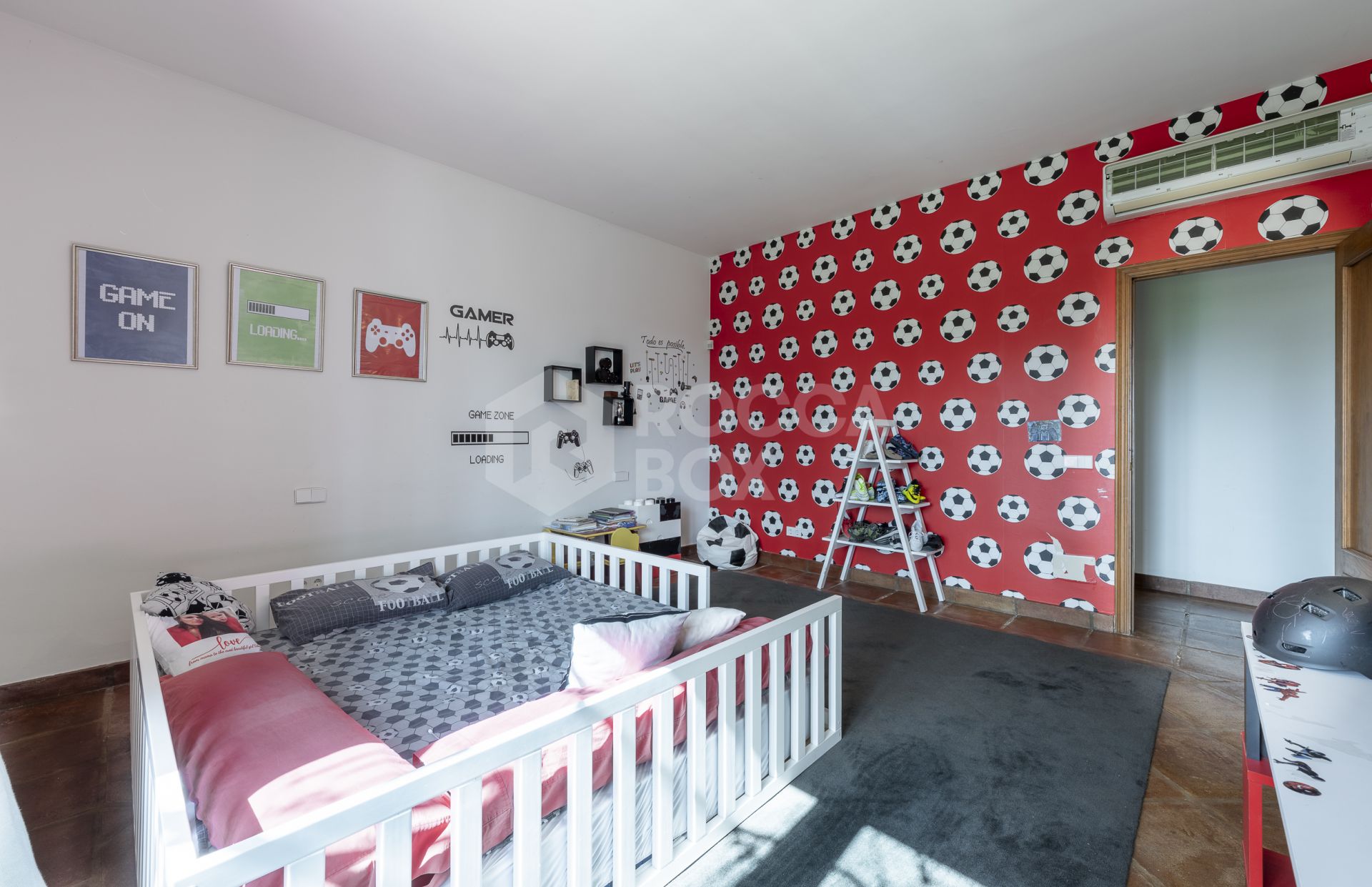 5 bedroom Expansive garden