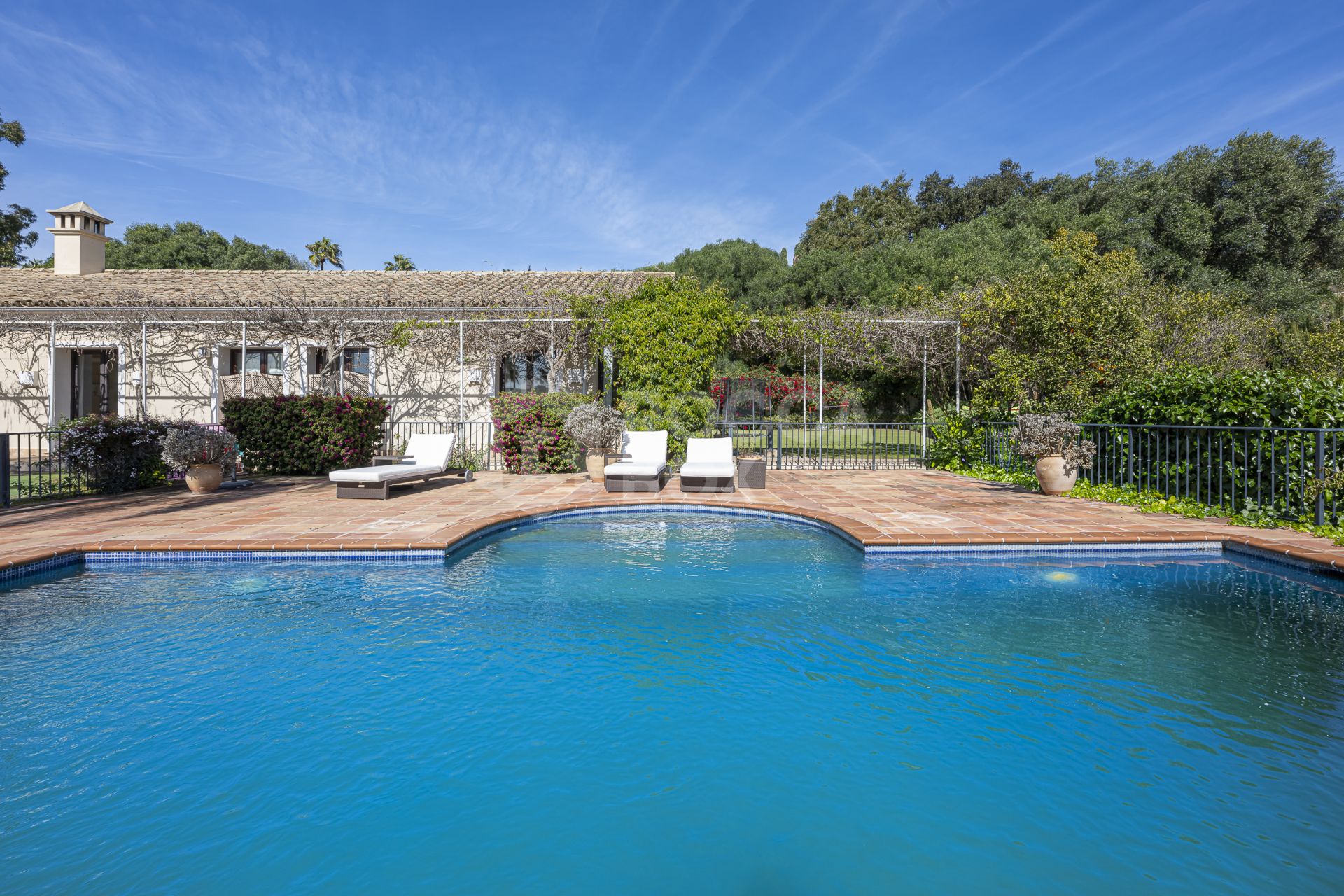 5 bedroom Expansive garden