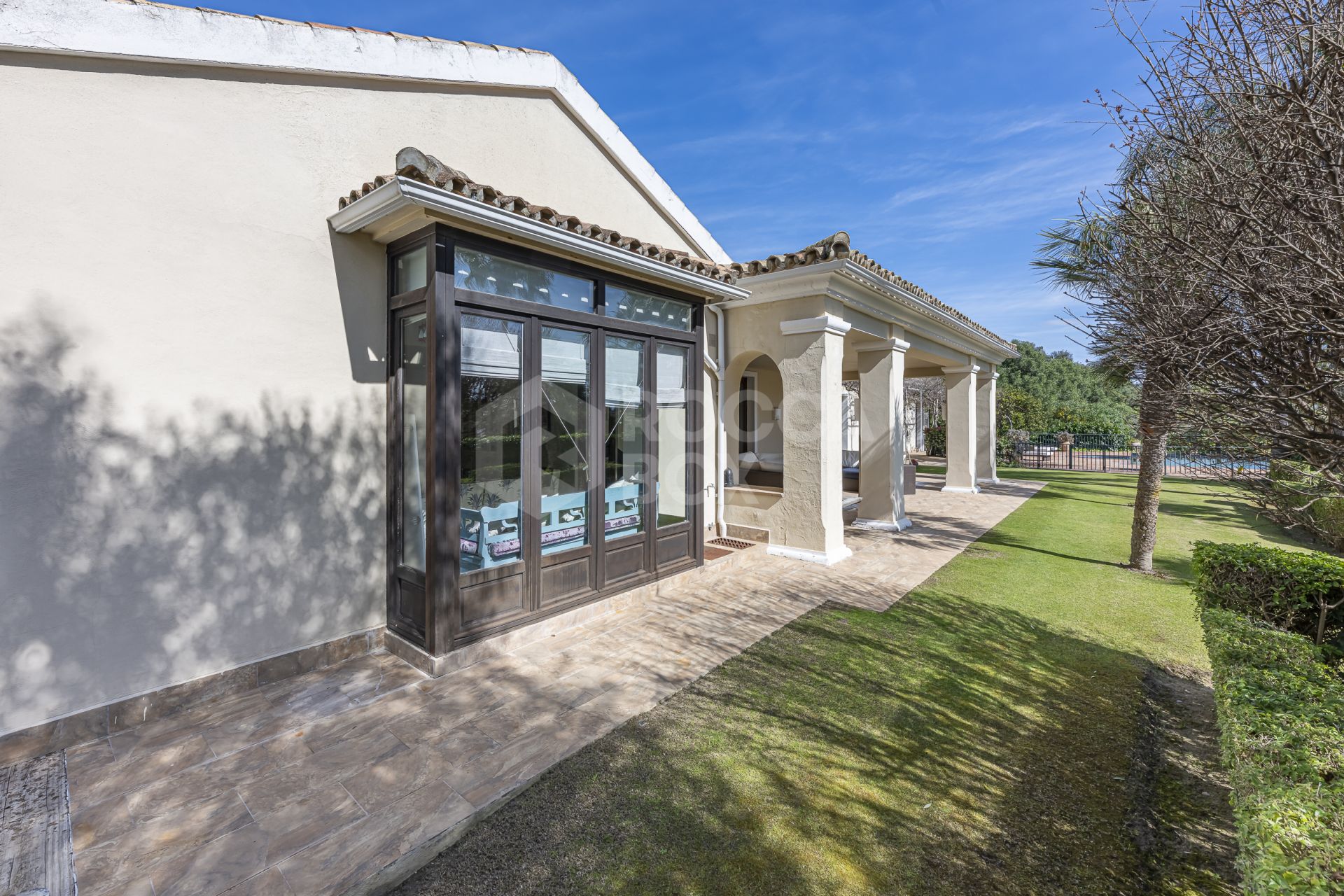 5 bedroom Expansive garden