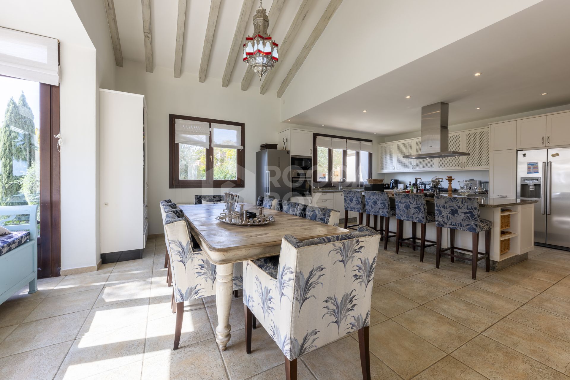 5 bedroom Expansive garden