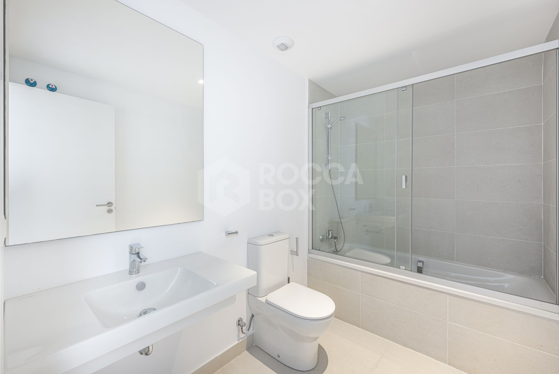 Beautiful Southwest-Facing Three-Bedroom with Two Large Terraces in La Rerserva