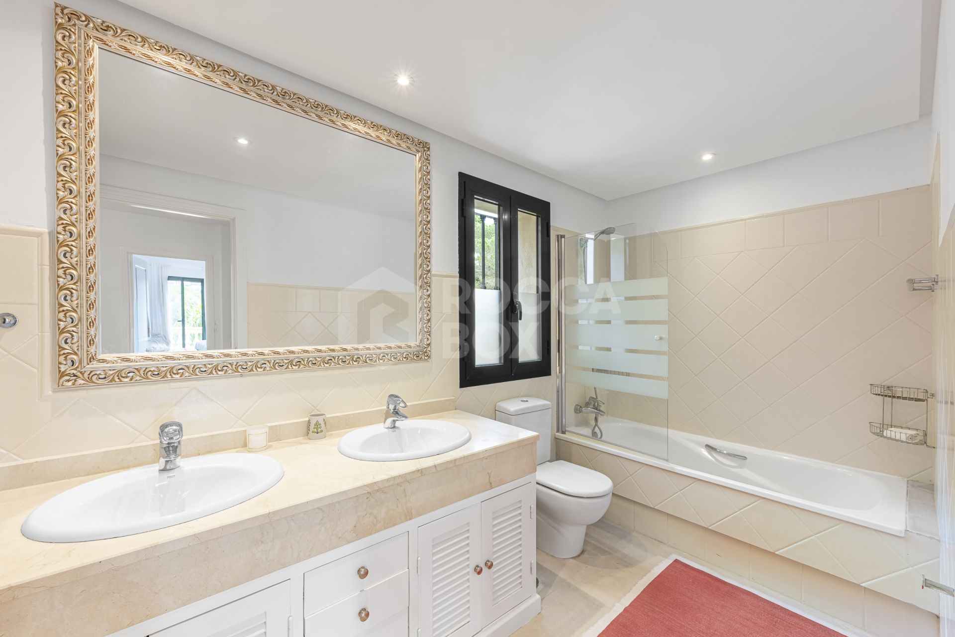 PRIVATE CORNER HOUSE SOTOGRANDE GATED SOTOGOLF