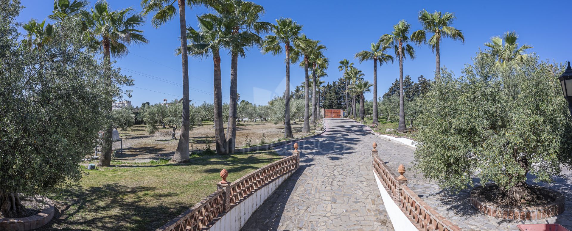 House in El Padron, Estepona