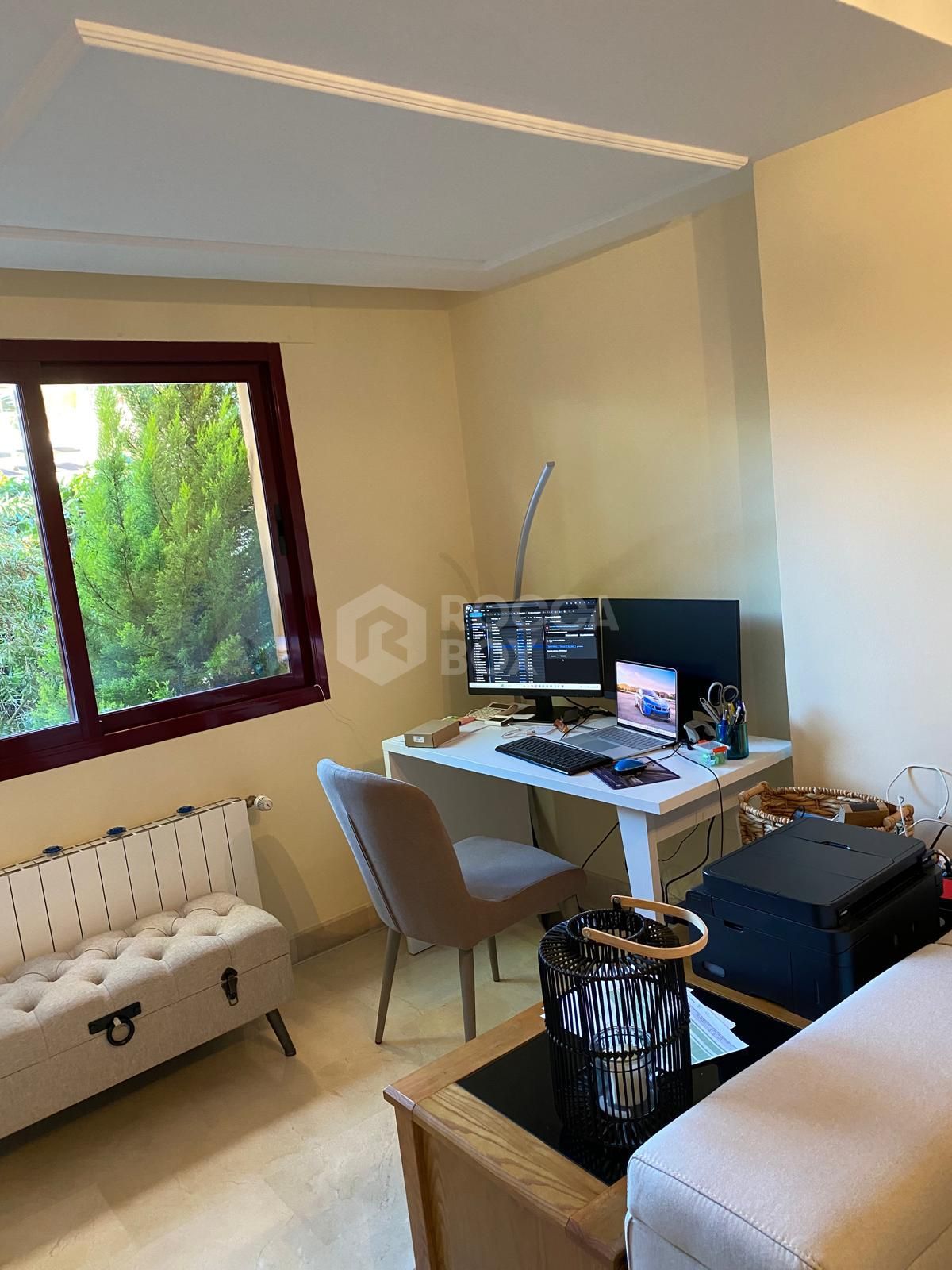 Discover this impressive townhouse in private urbanisation Coín