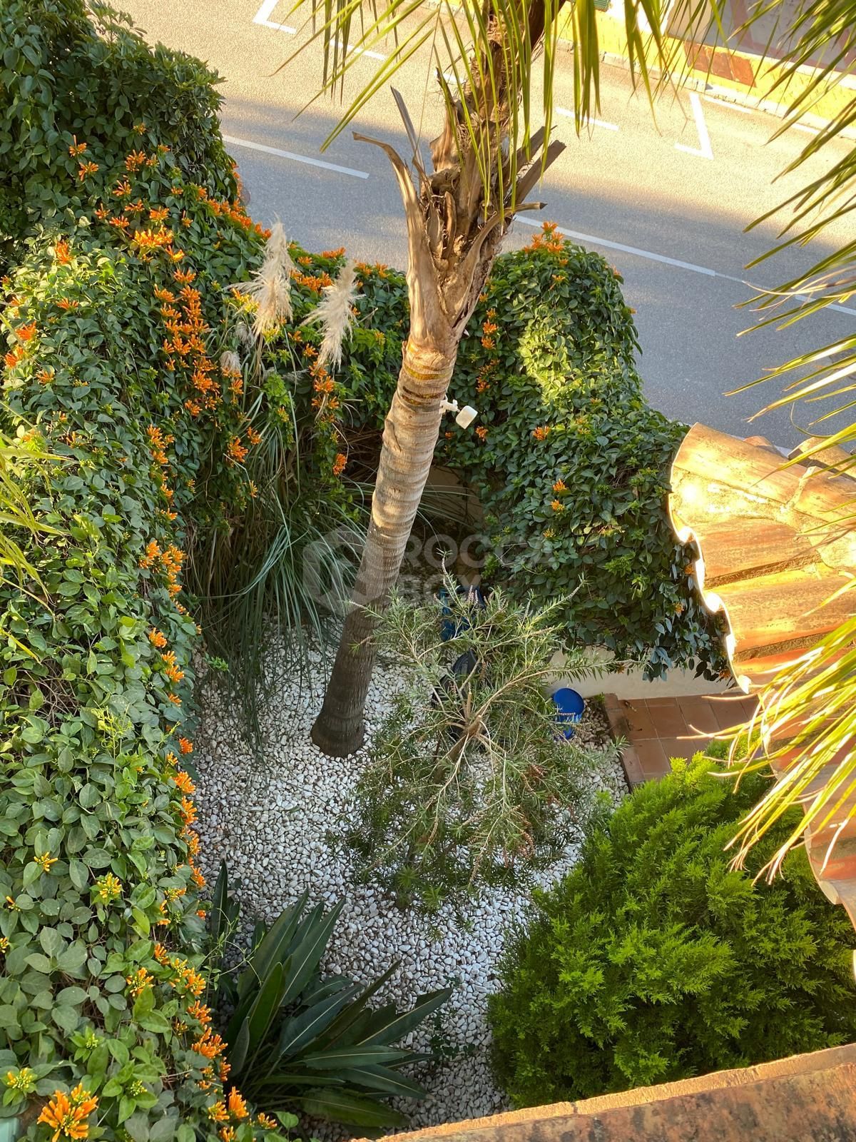 Discover this impressive townhouse in private urbanisation Coín