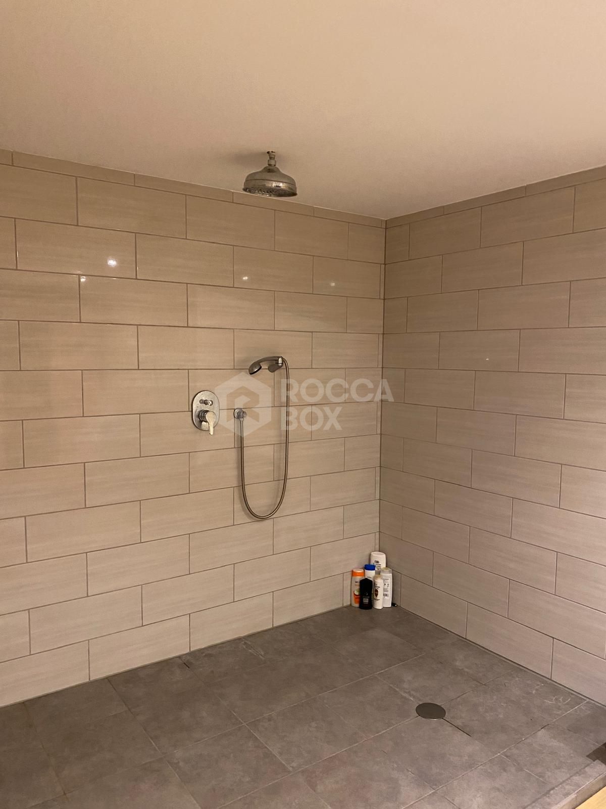 Discover this impressive townhouse in private urbanisation Coín