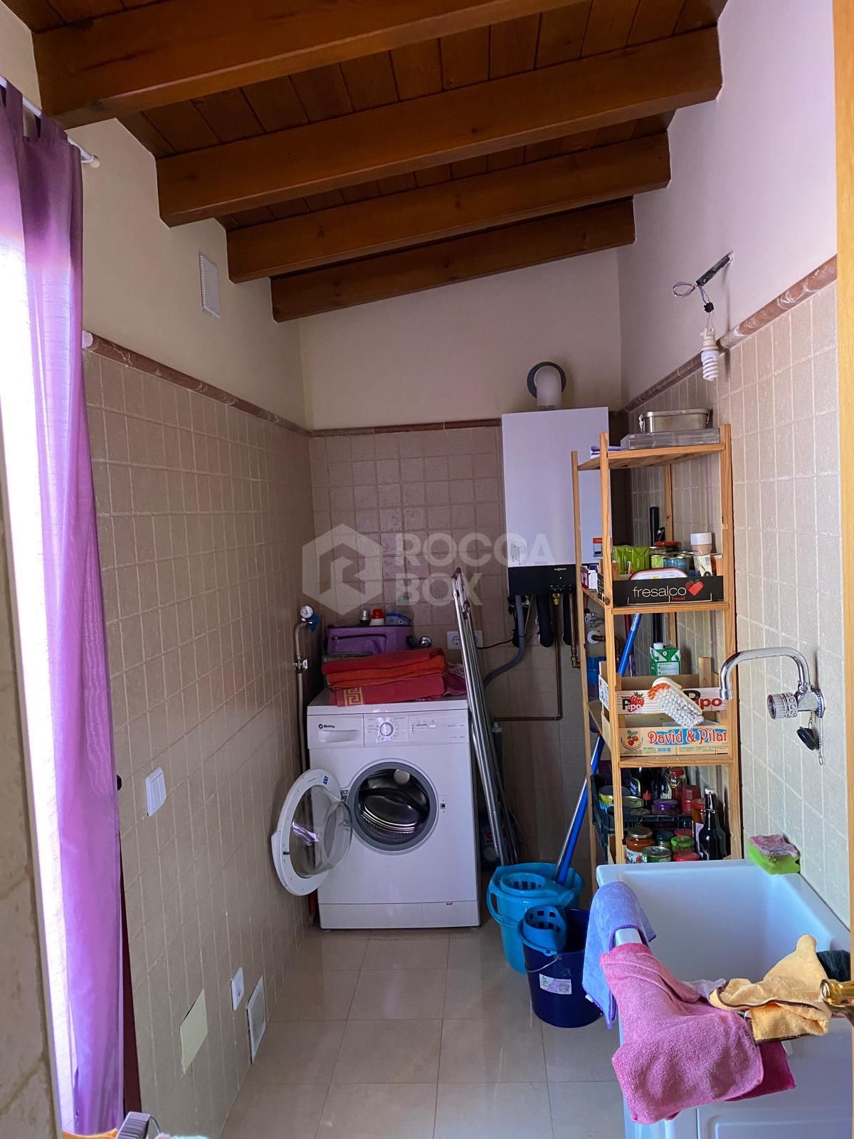 Discover this impressive townhouse in private urbanisation Coín