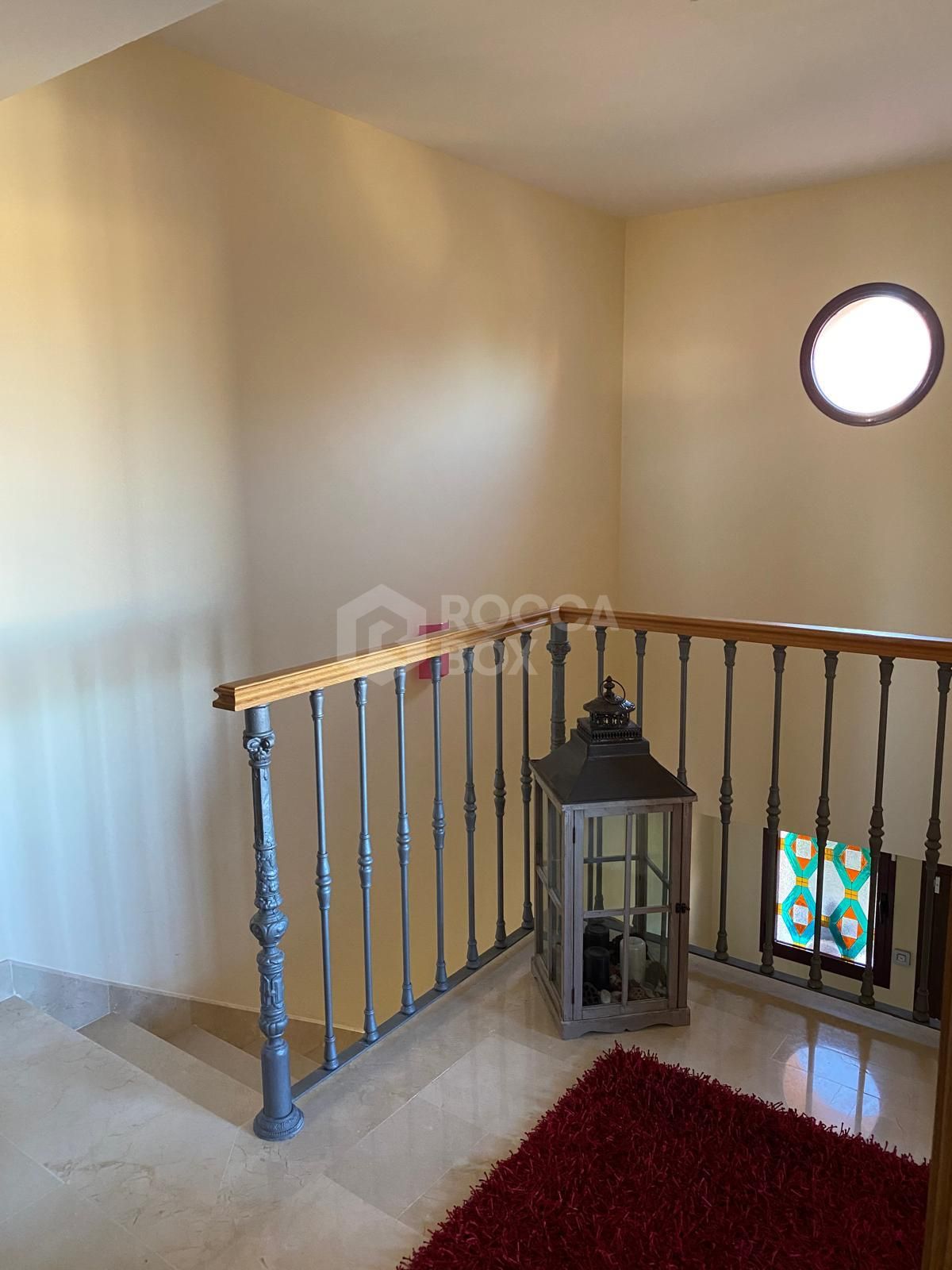 Discover this impressive townhouse in private urbanisation Coín