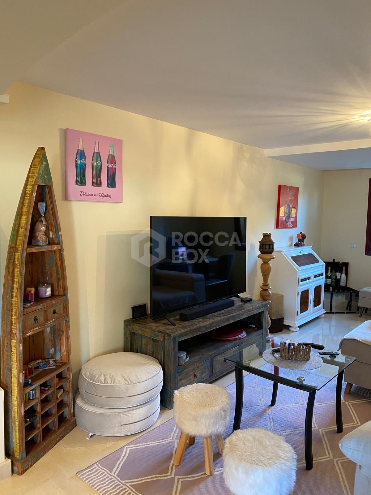 Discover this impressive townhouse in private urbanisation Coín