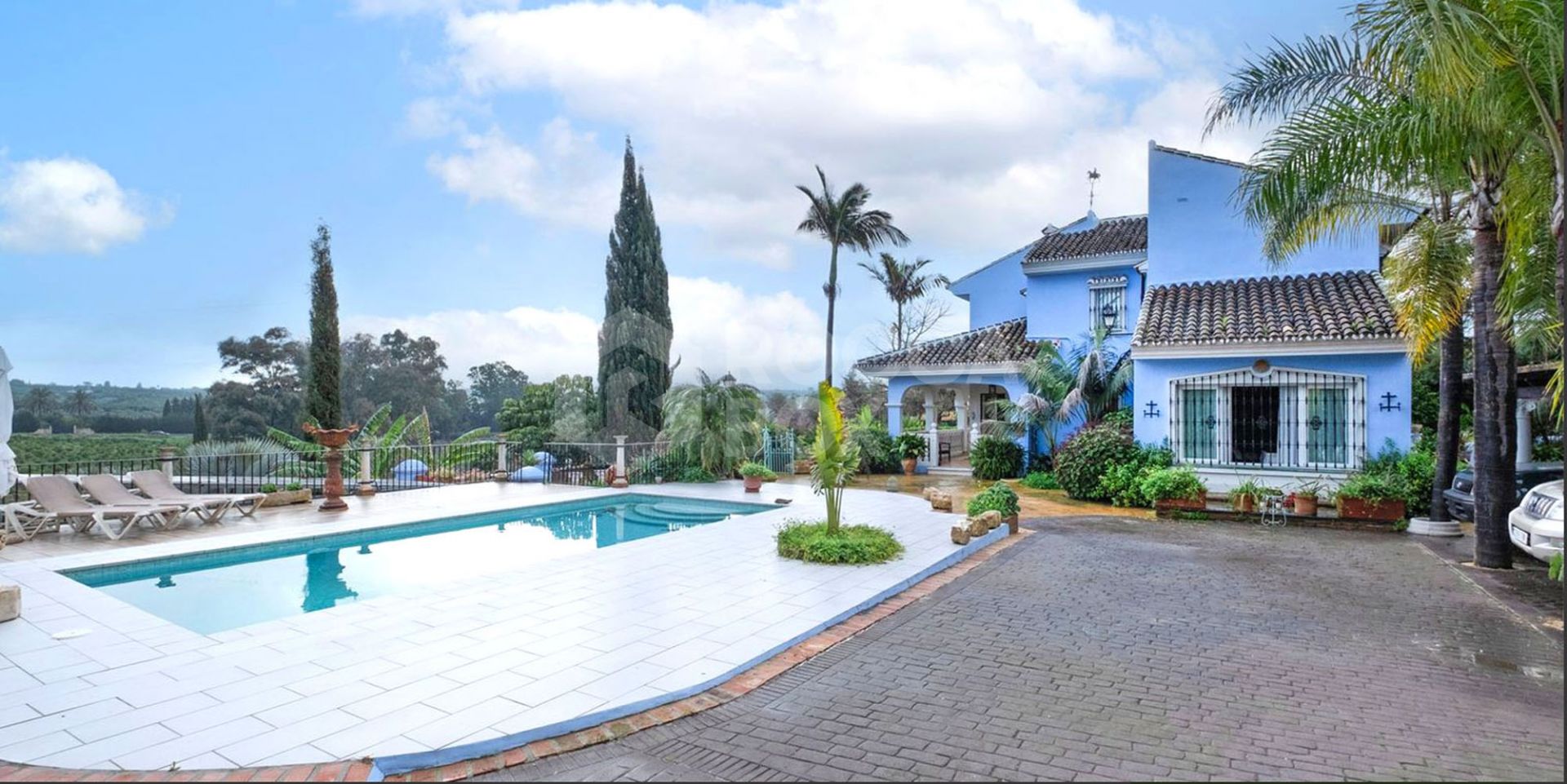 **Finca for Sale in Alhaurín el Grande**