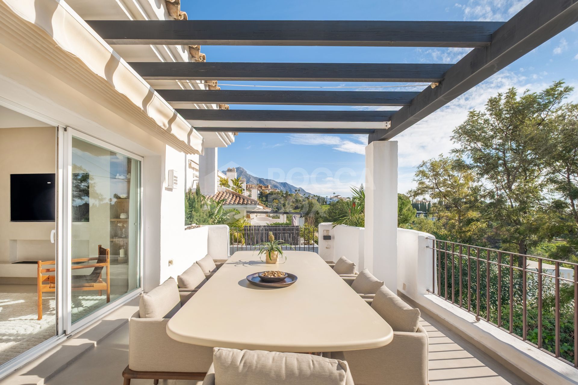 Newly renovated penthouse in La Quinta Village with panoramic sea views, spacious terraces and gated community living near Puerto Banús and top golf courses.