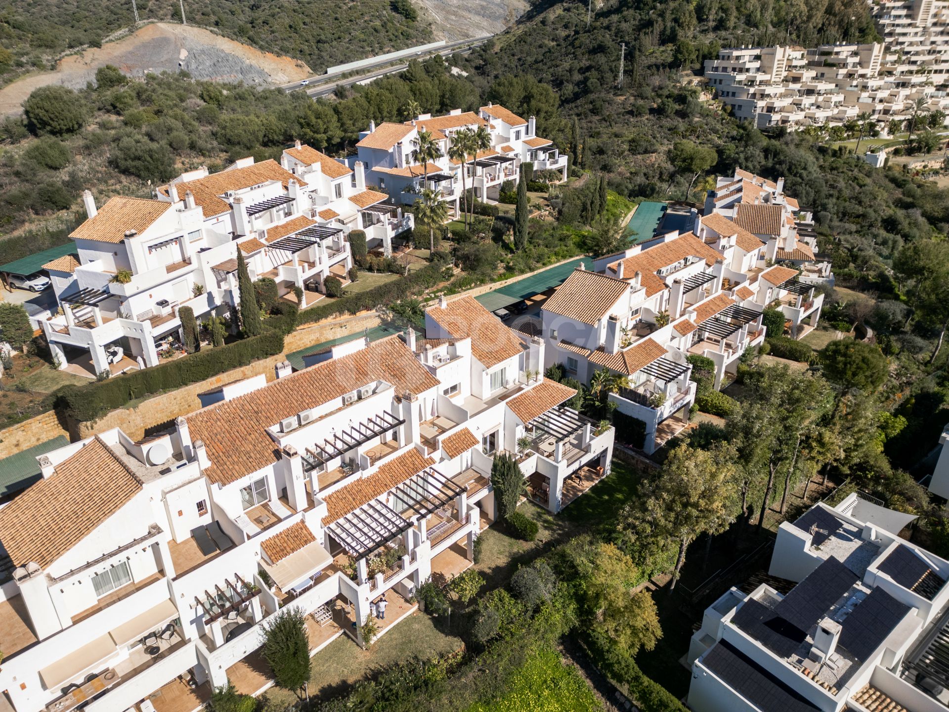 Newly renovated penthouse in La Quinta Village with panoramic sea views, spacious terraces and gated community living near Puerto Banús and top golf courses.