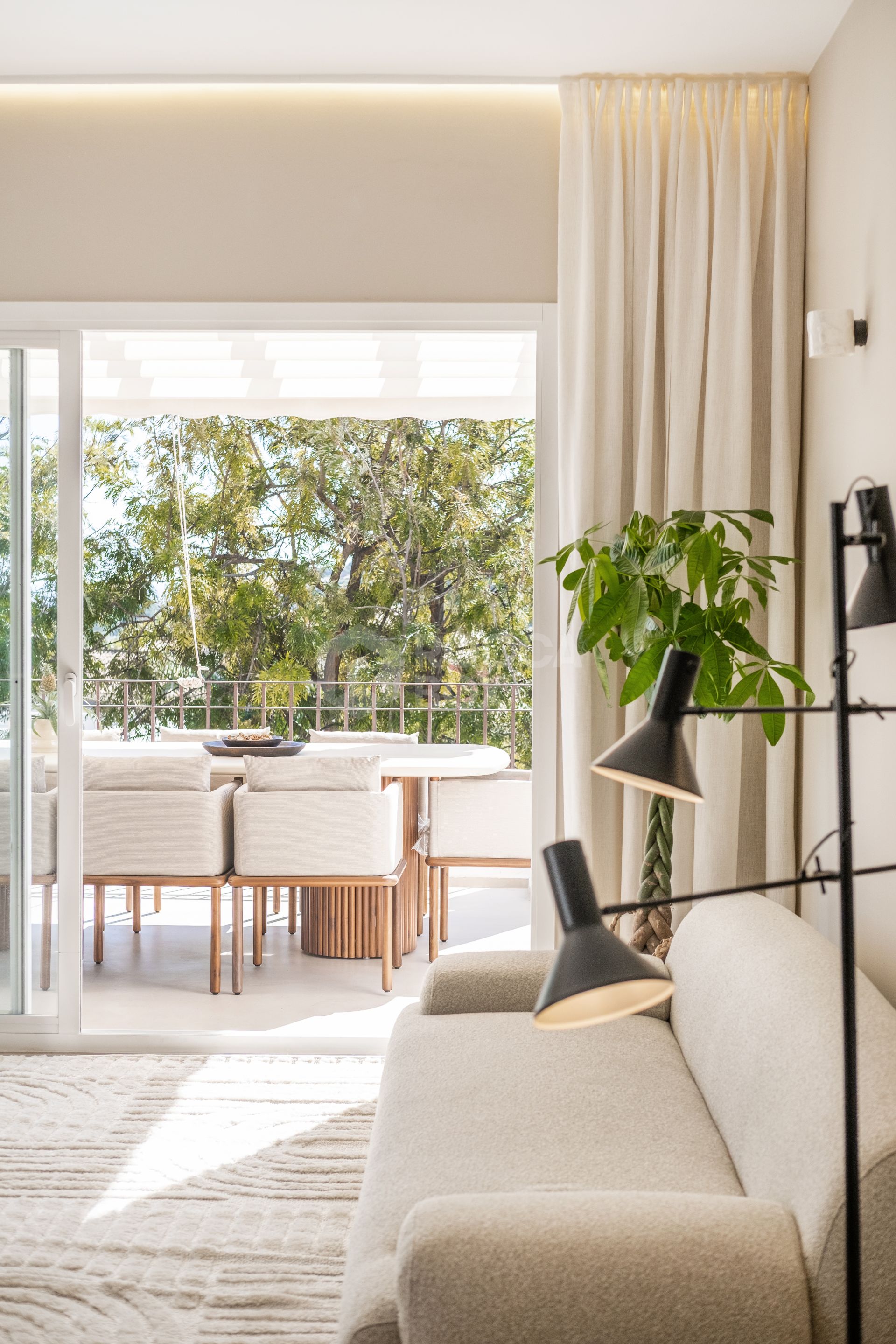 Newly renovated penthouse in La Quinta Village with panoramic sea views, spacious terraces and gated community living near Puerto Banús and top golf courses.