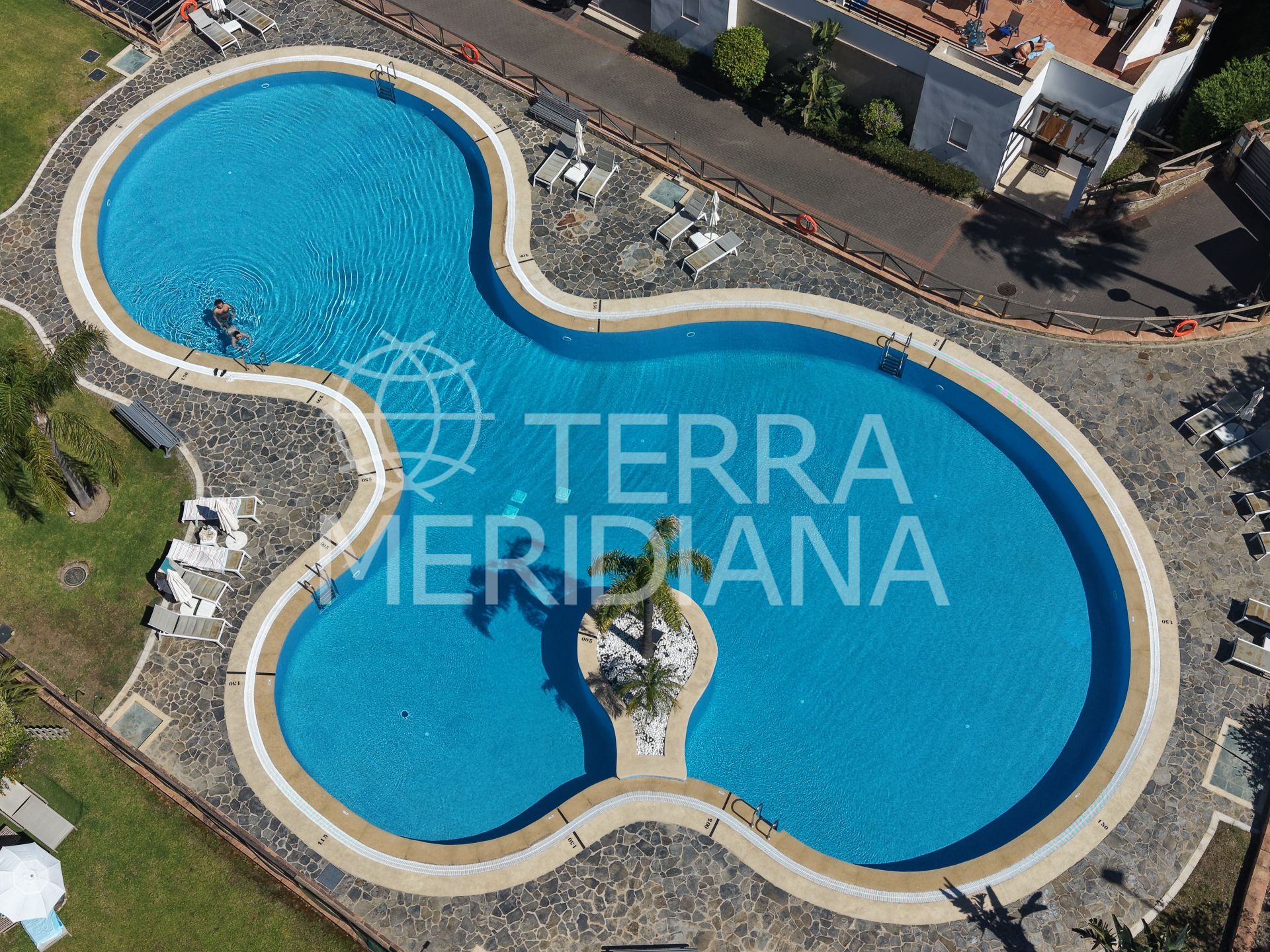 Duplex in Santa Clara, Marbella