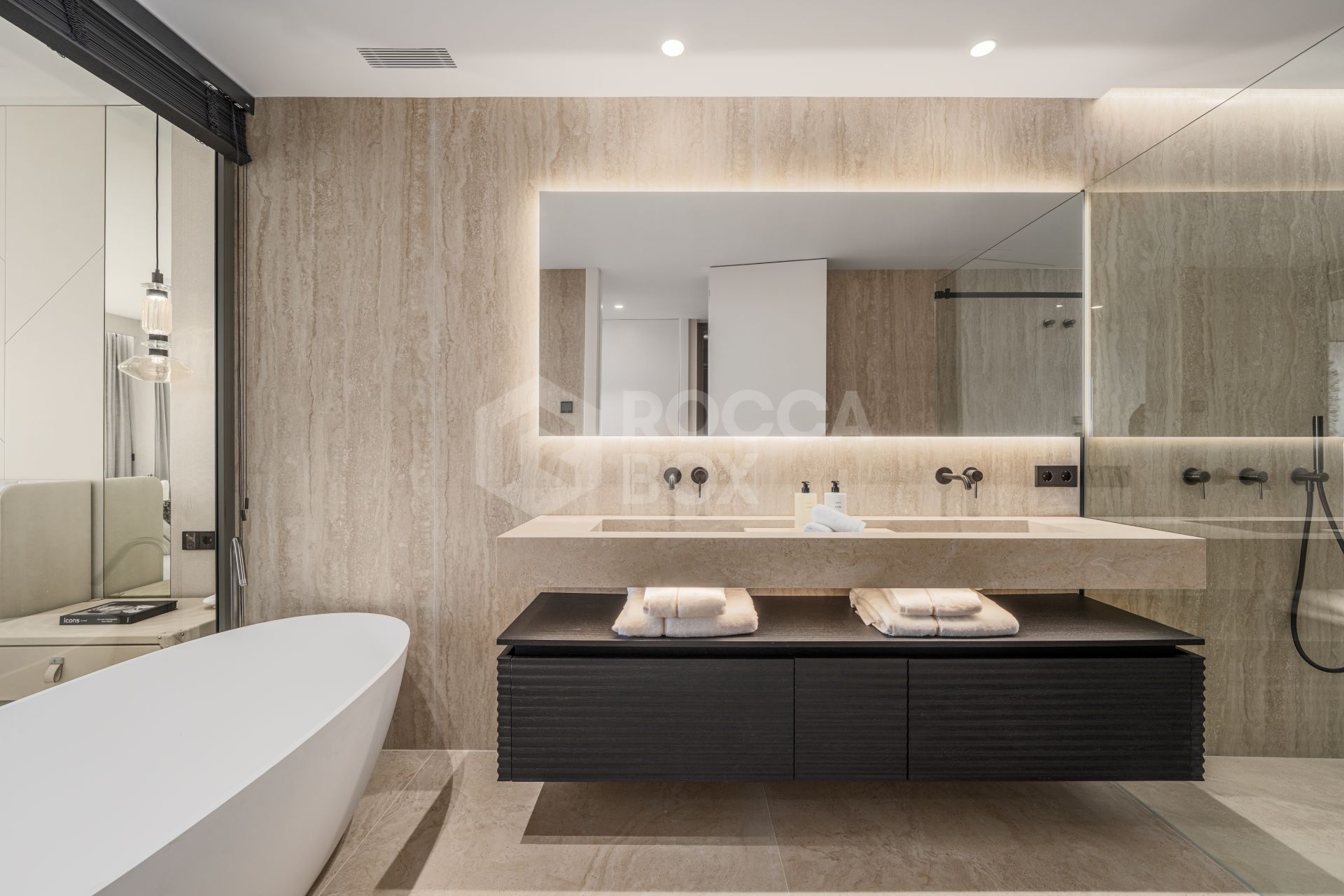 Artful 4-Bedroom Elevated Ground Floor Apartment with Panoramic Sea Views in Les Belvederes, La Cerquilla – Nueva Andalucía